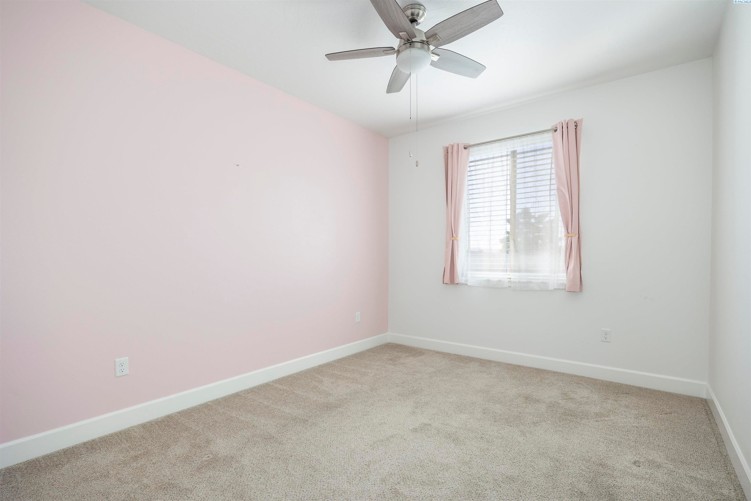 Pasco, Washington, 99301, United States, 4 Bedrooms Bedrooms, ,2 BathroomsBathrooms,Residential,For Sale,1978542