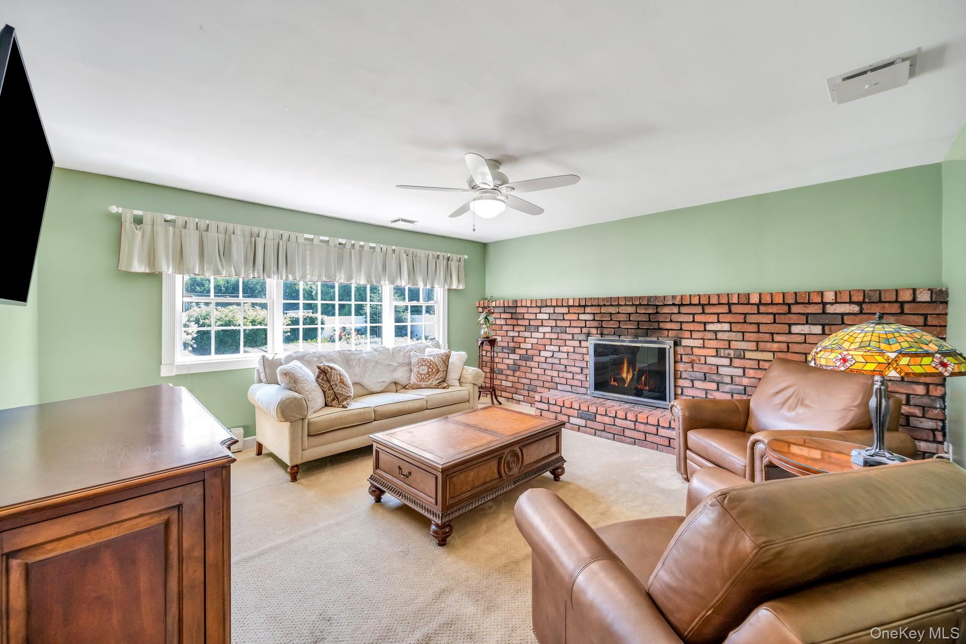 Hauppauge, New York, 11788, United States, 4 Bedrooms Bedrooms, ,3 BathroomsBathrooms,Residential,For Sale,1926093