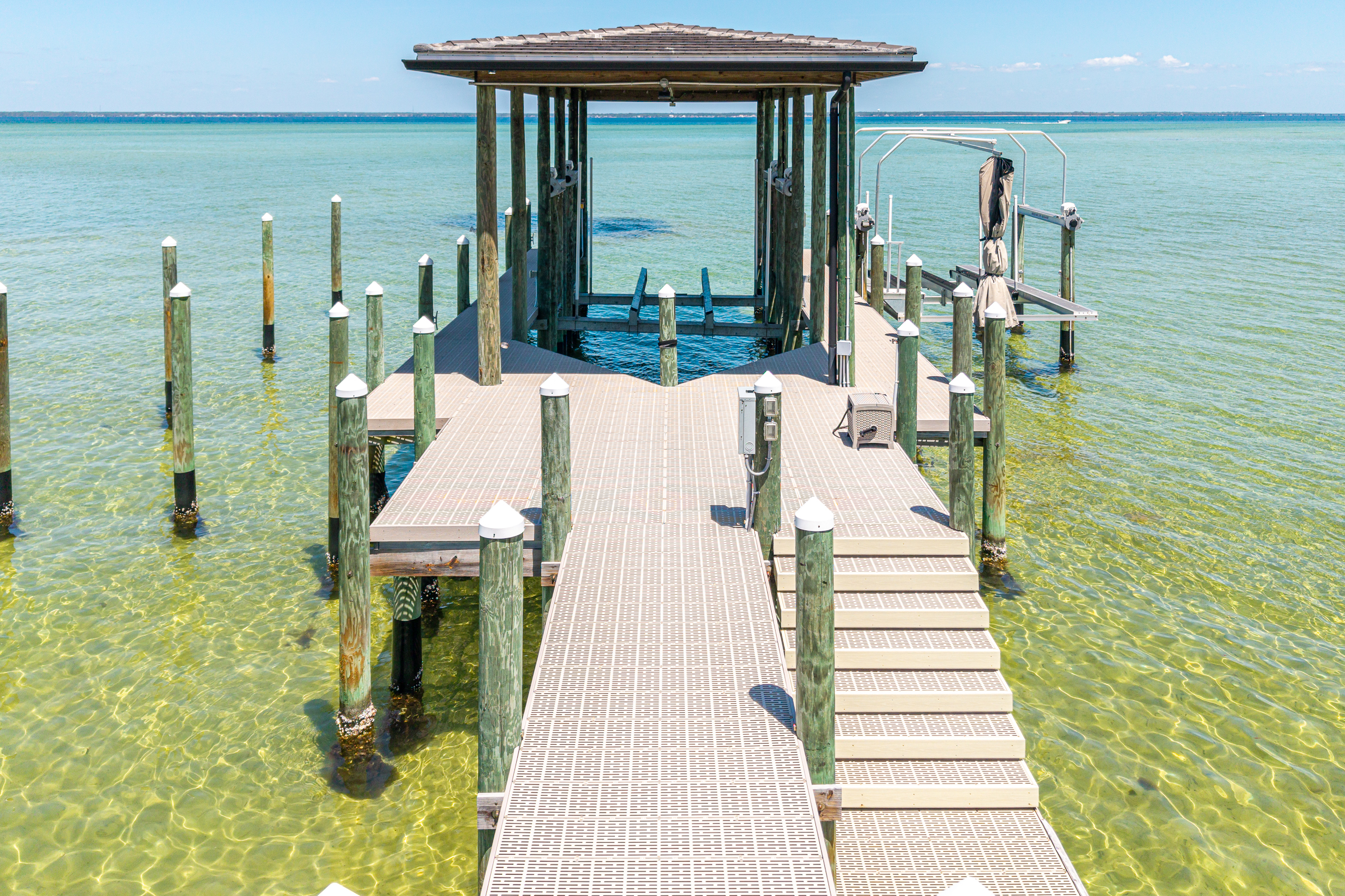  Private Bayfront Estate With Deepwater Dock And Resort-Style Outdoor Living - 物件實景