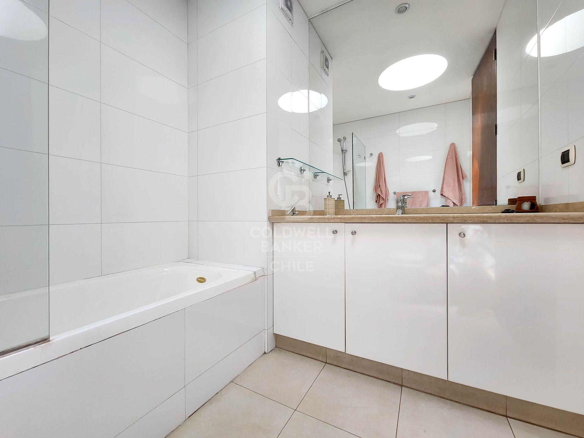 Vitacura, Chile, 3 Bedrooms Bedrooms, ,4 BathroomsBathrooms,Residential,For Sale,1867127
