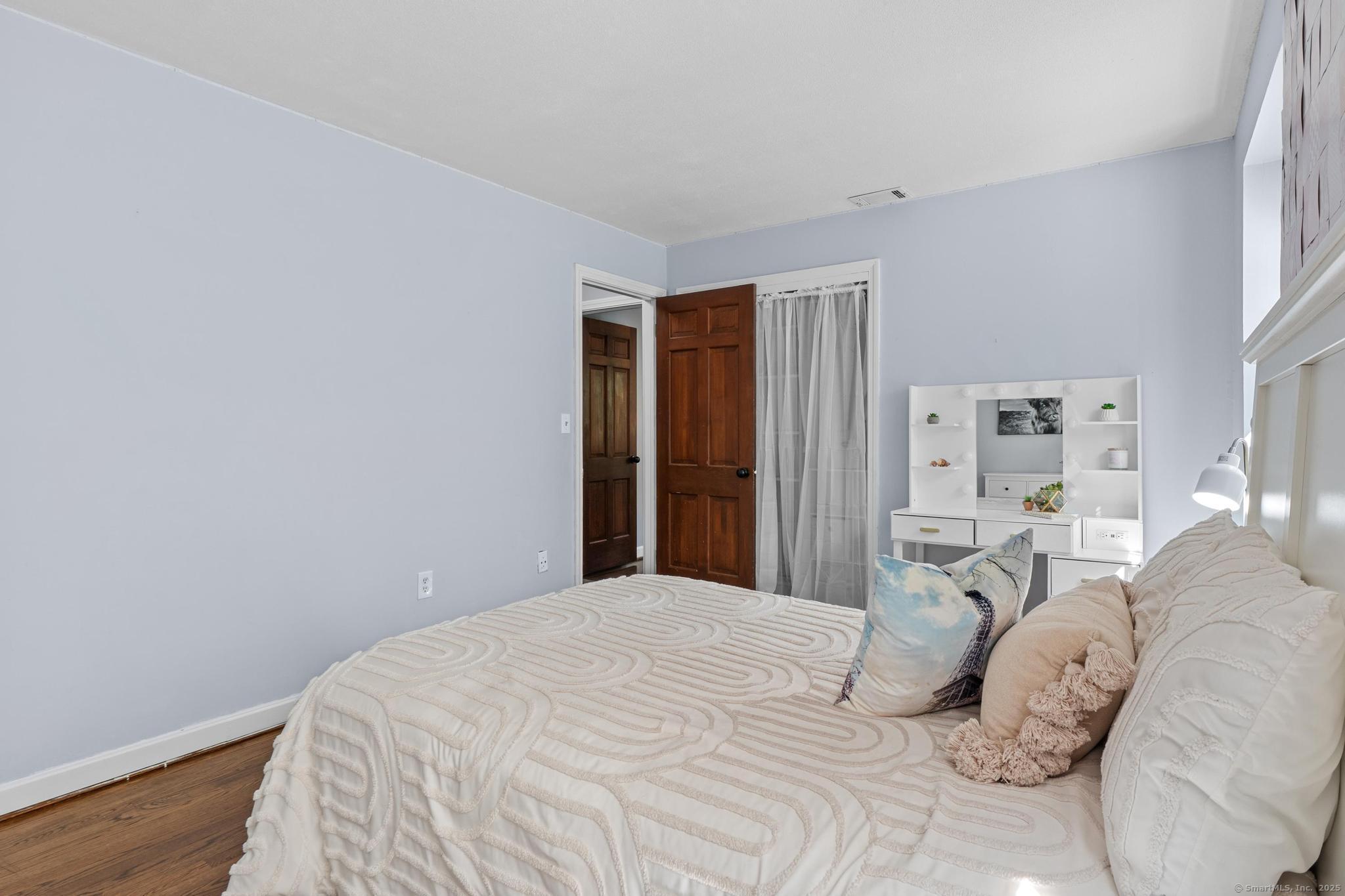 Simsbury, Connecticut, 06092, United States, 4 Bedrooms Bedrooms, ,3 BathroomsBathrooms,Residential,For Sale,1940650
