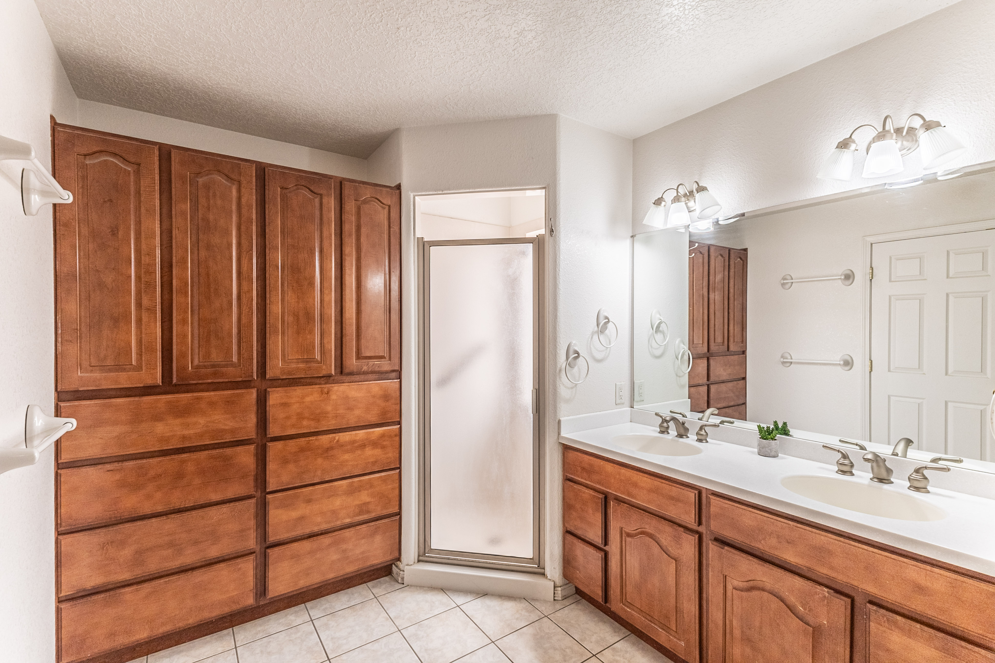 Farmington, New Mexico, 87402, United States, 4 Bedrooms Bedrooms, ,3 BathroomsBathrooms,Residential,For Sale,1995181