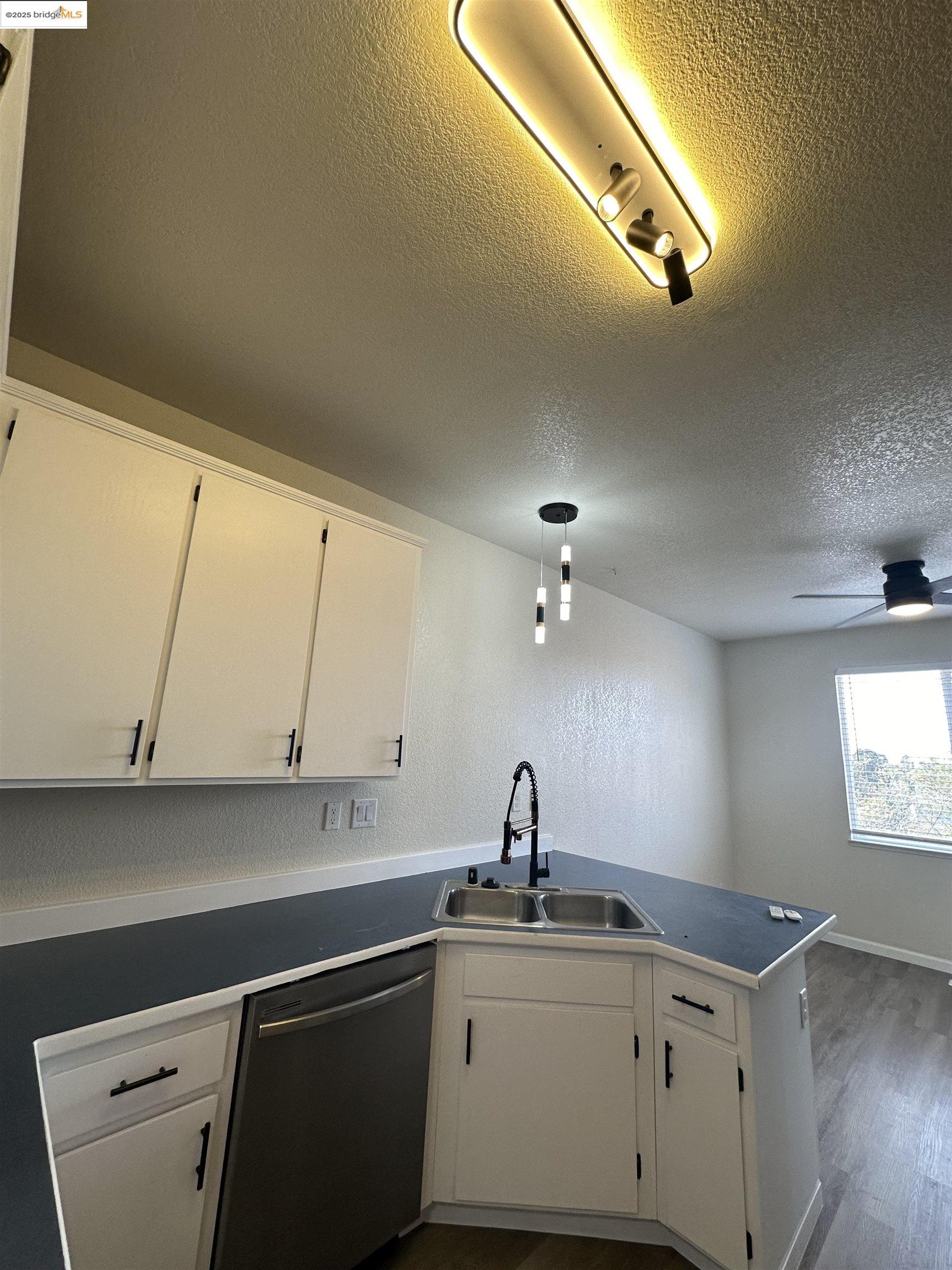Vallejo, California, 94591, United States, ,Residential,For Sale,1940570