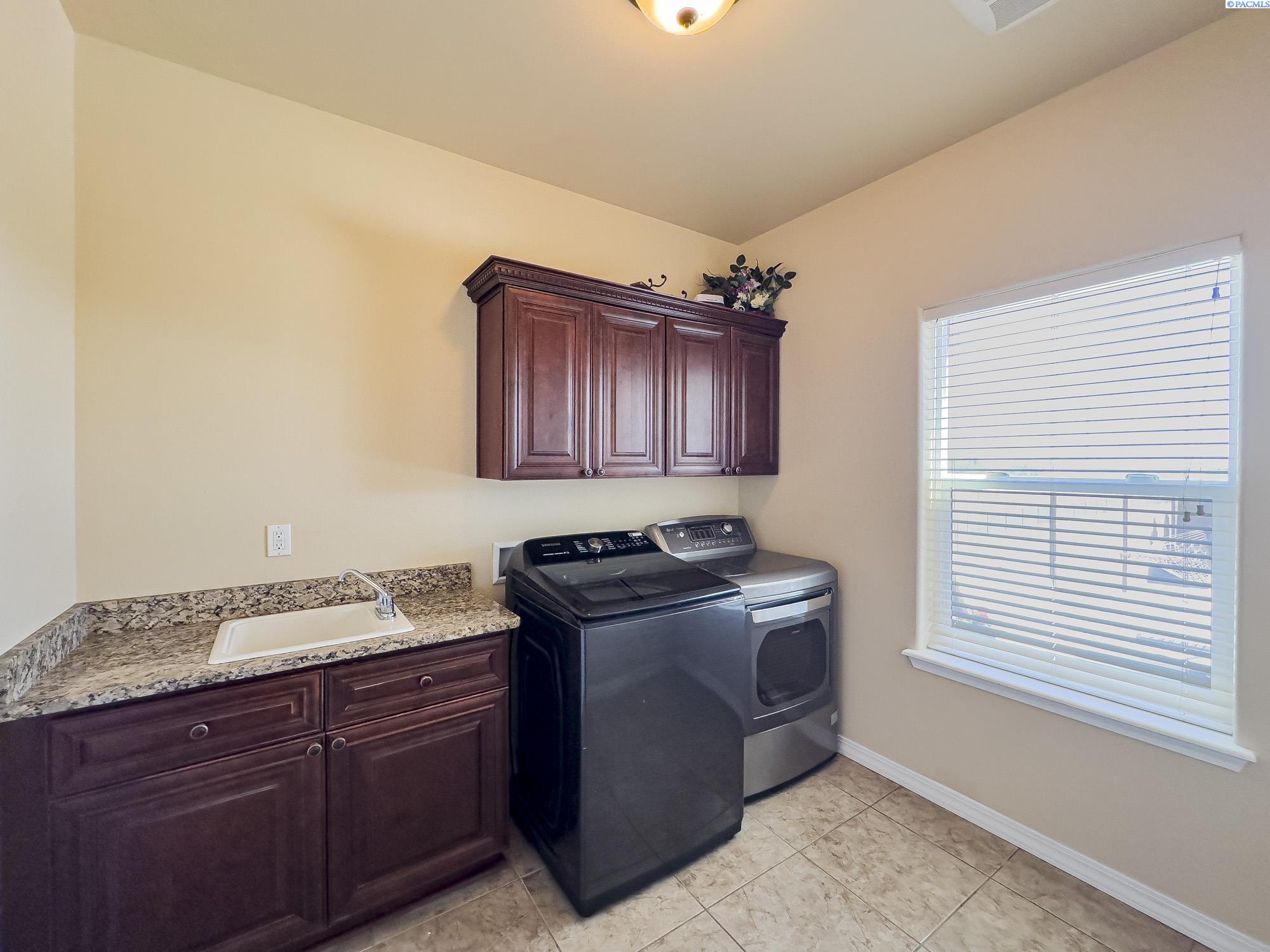 Pasco, Washington, 99301, United States, 4 Bedrooms Bedrooms, ,2 BathroomsBathrooms,Residential,For Sale,1826907