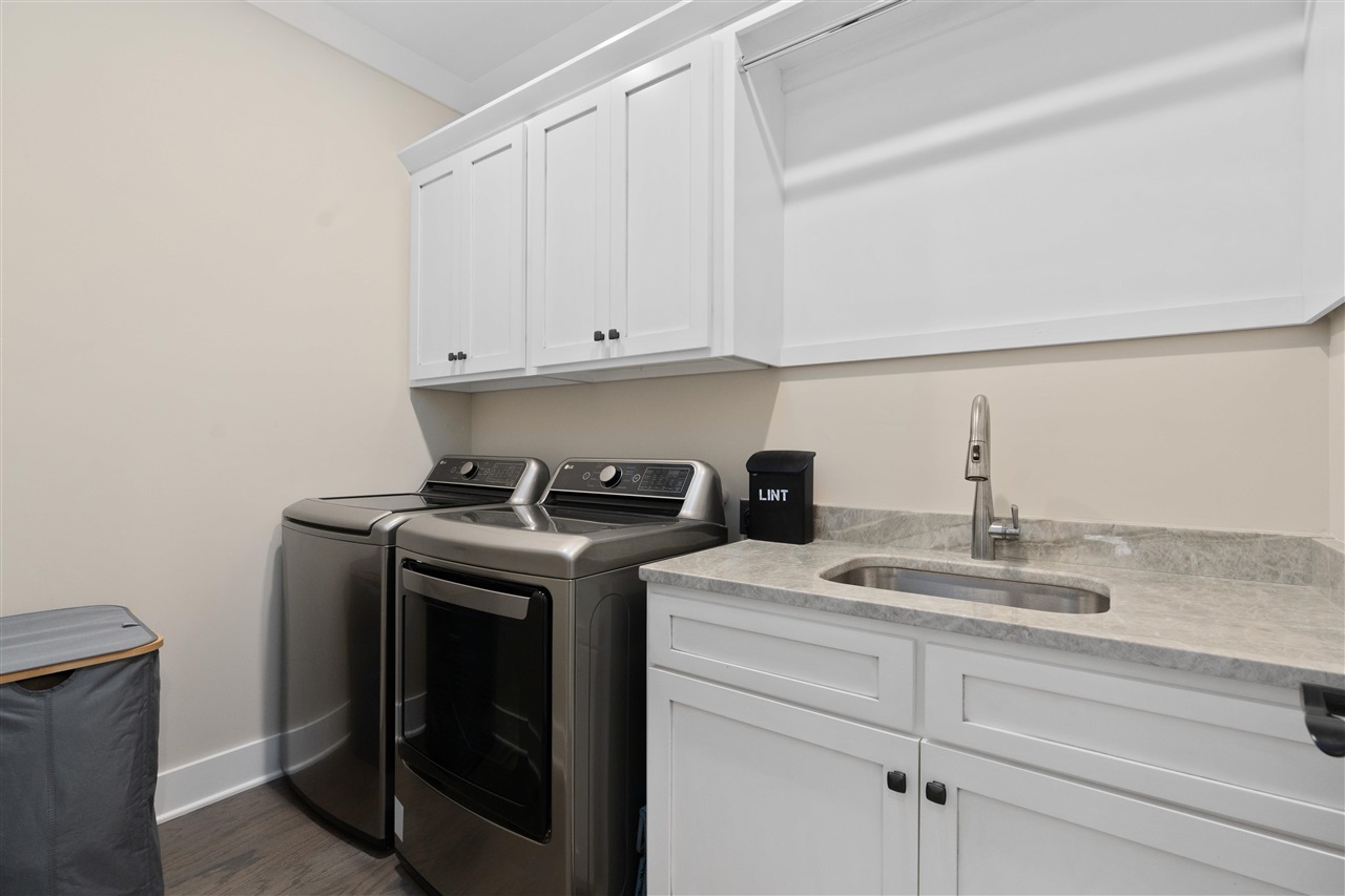 Bowling Green, Kentucky, 42103, United States, 5 Bedrooms Bedrooms, ,3 BathroomsBathrooms,Residential,For Sale,1752751
