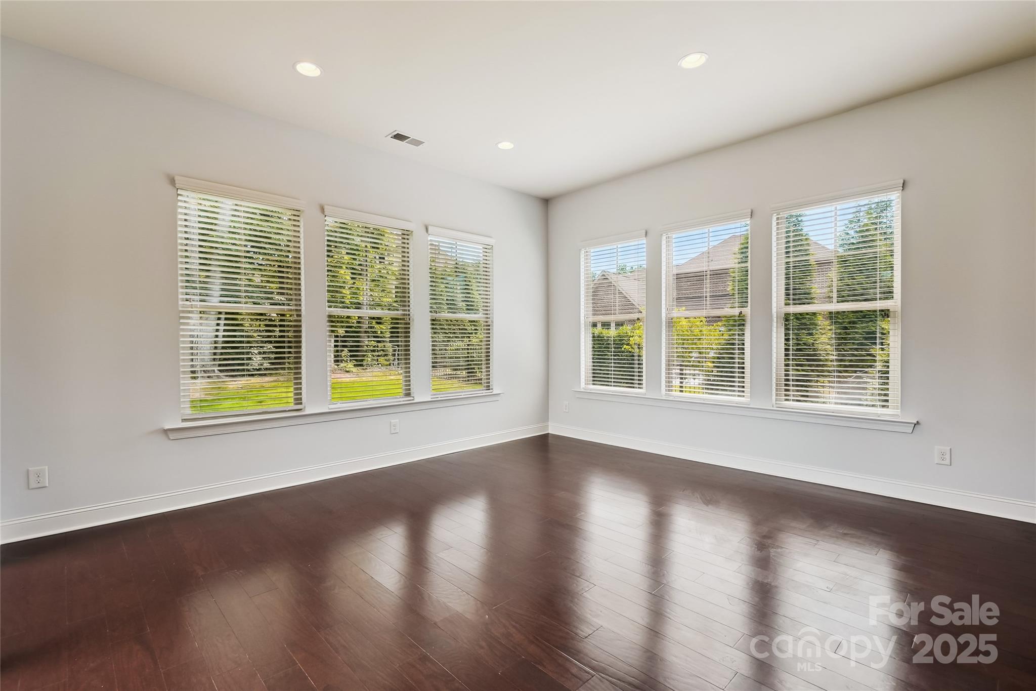 Fort Mill, South Carolina, 29708, United States, 5 Bedrooms Bedrooms, ,5 BathroomsBathrooms,Residential,For Sale,1896141
