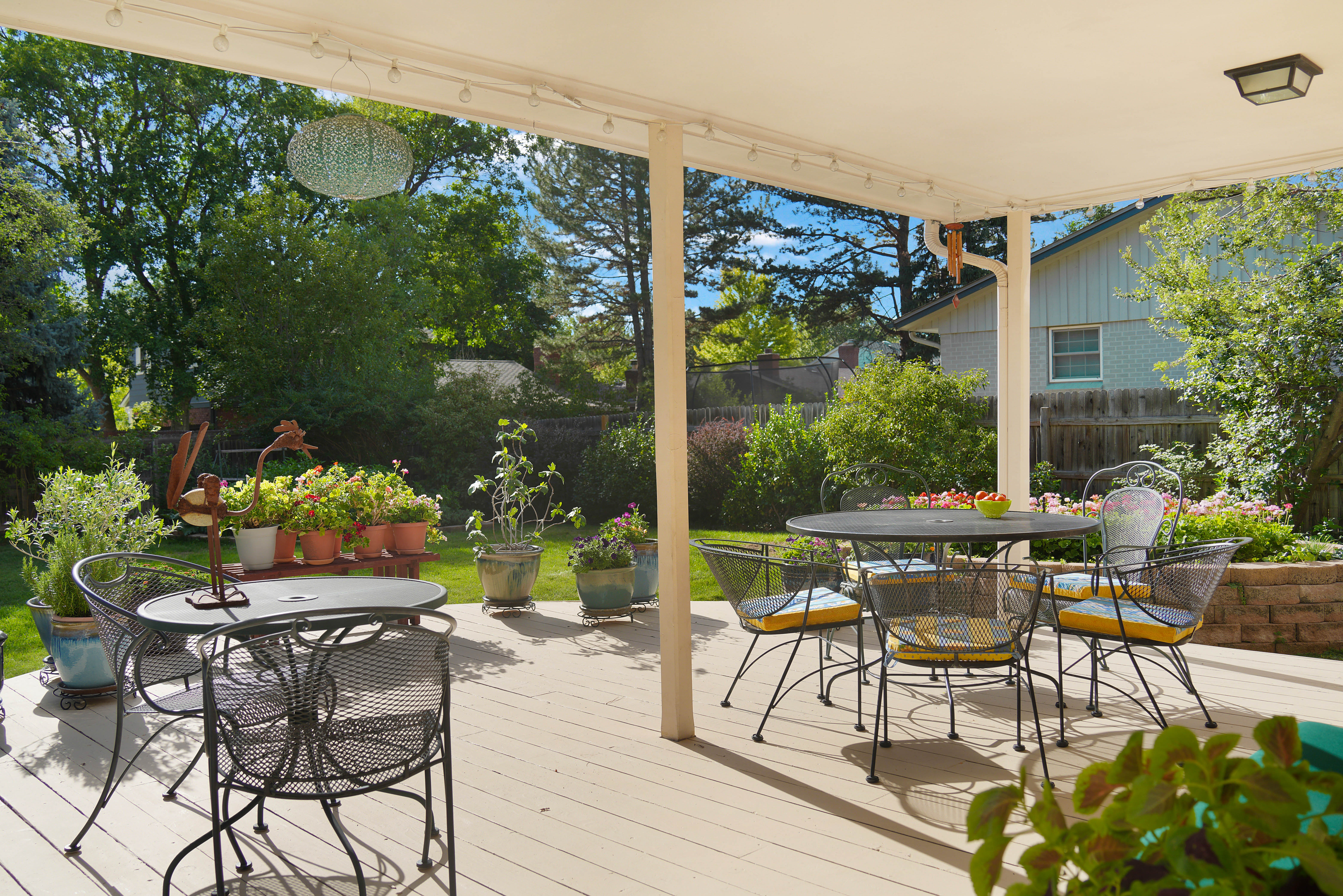  Two-Story Home with Covered Patio and Raised Garden Beds - 物件實景