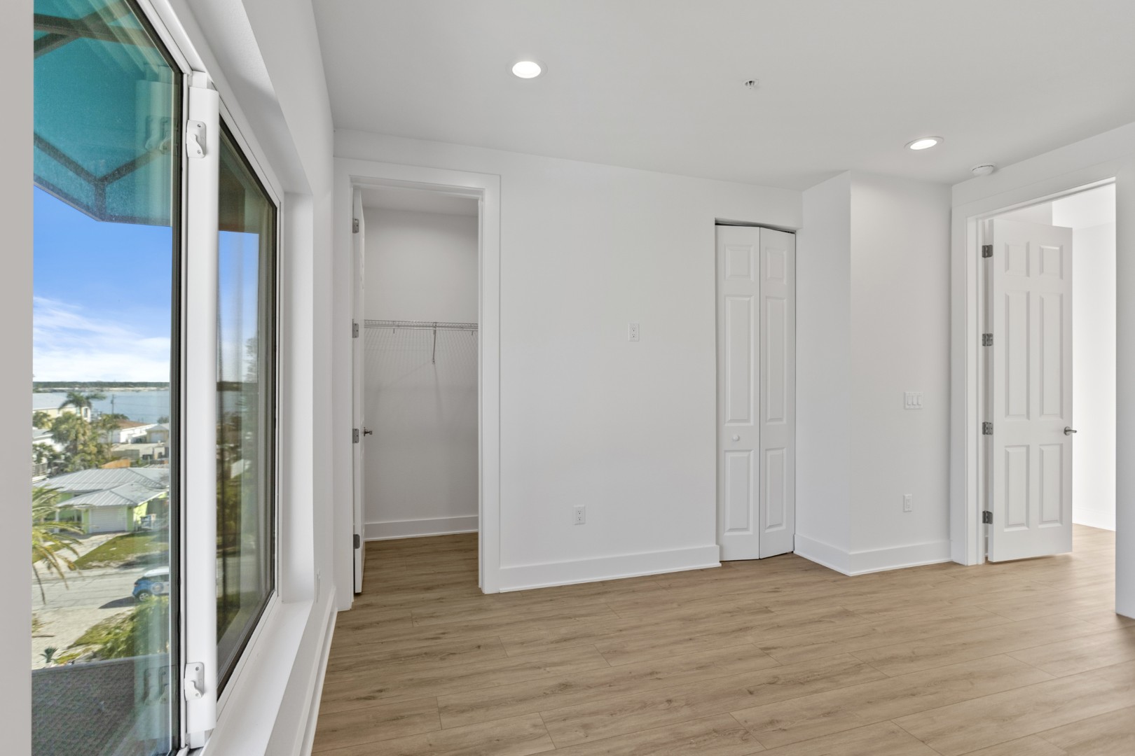 Madeira Beach, Florida, 33708, United States, 5 Bedrooms Bedrooms, ,4 BathroomsBathrooms,Residential,For Sale,1810583