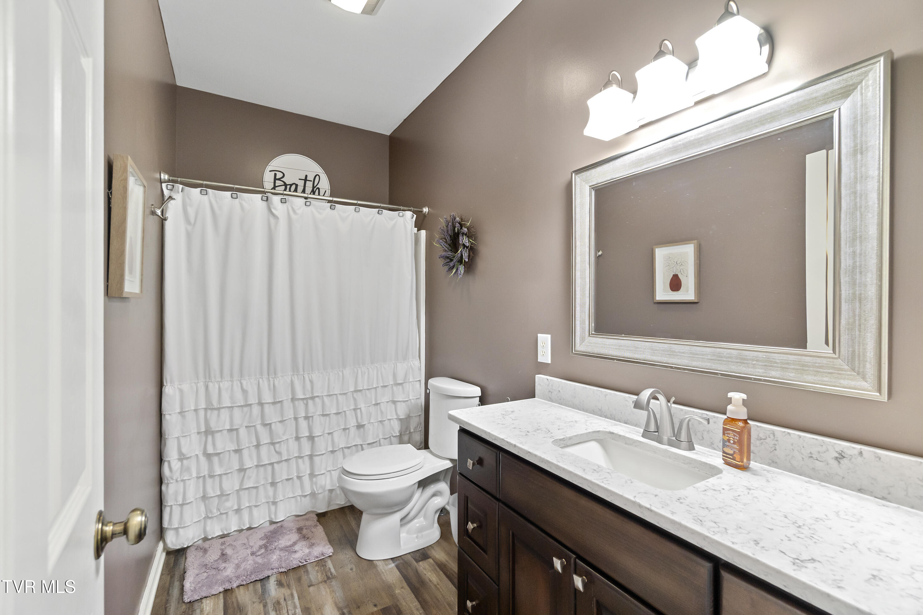 Greeneville, Tennessee, 37743, United States, 4 Bedrooms Bedrooms, ,3 BathroomsBathrooms,Residential,For Sale,1997780