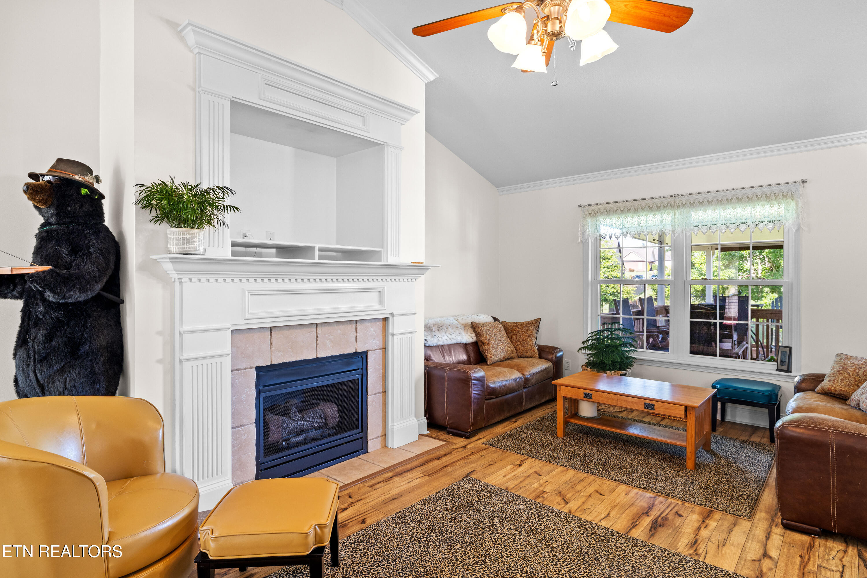 Walland, Tennessee, 37886, United States, 3 Bedrooms Bedrooms, ,2 BathroomsBathrooms,Residential,For Sale,1930662