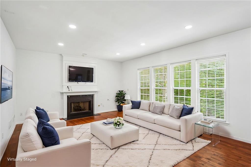 Suwanee, Georgia, 30024, United States, 5 Bedrooms Bedrooms, ,4 BathroomsBathrooms,Residential,For Sale,2040152