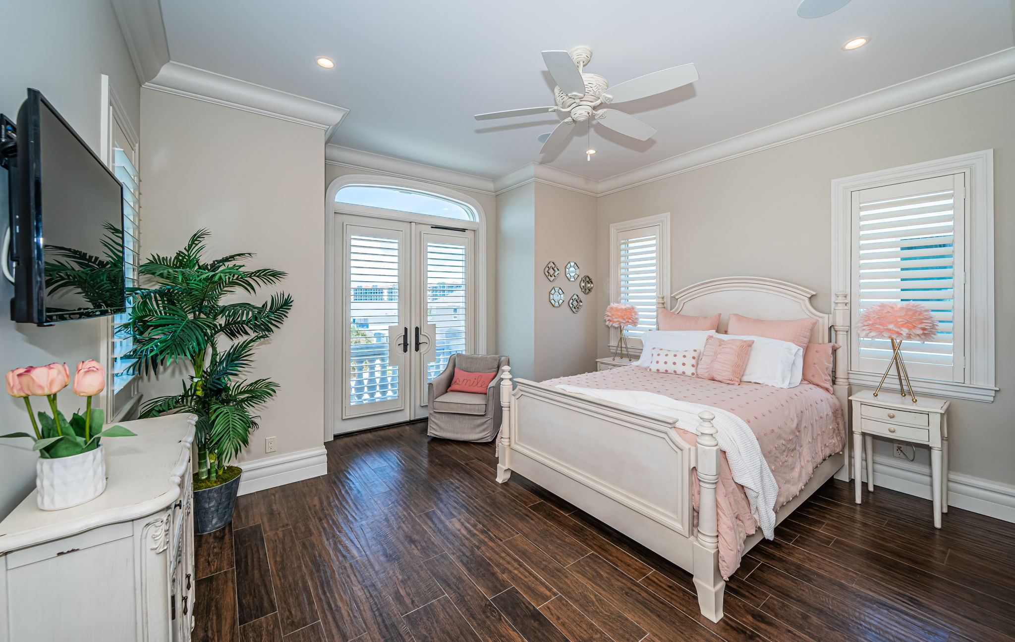 Redington Shores, Florida, 33708, United States, 5 Bedrooms Bedrooms, ,6 BathroomsBathrooms,Residential,For Sale,1921894