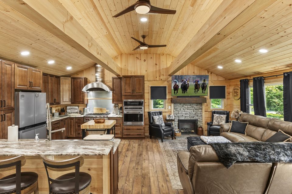 Versailles, Kentucky, 40383, United States, 3 Bedrooms Bedrooms, ,2 BathroomsBathrooms,Residential,For Sale,1976488