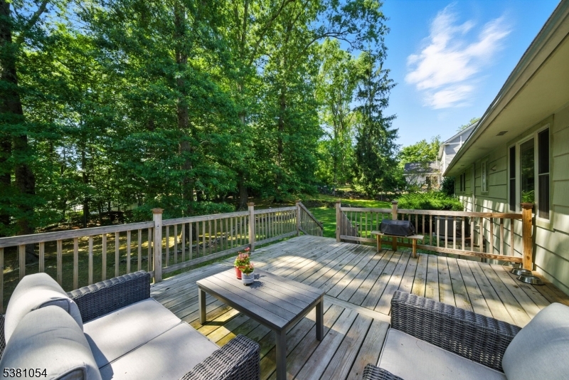 Parsippany-Troy Hills Twp., New Jersey, 07005, United States, 3 Bedrooms Bedrooms, ,2 BathroomsBathrooms,Residential,For Sale,1934343