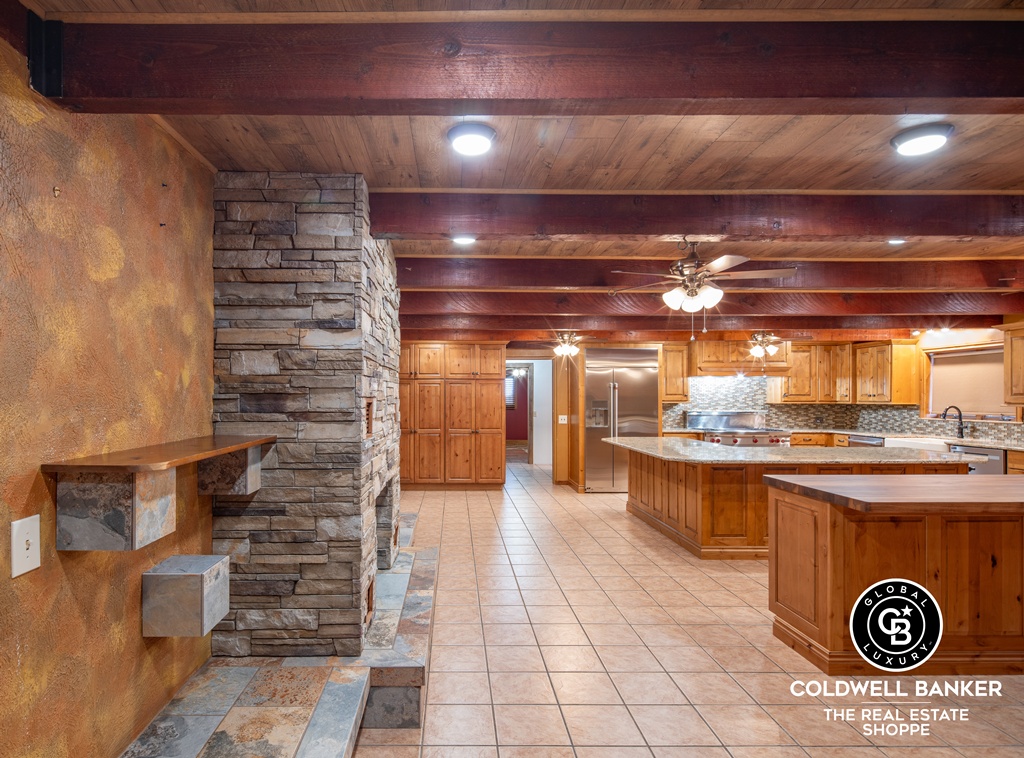 Garden City, Kansas, 67846, United States, 4 Bedrooms Bedrooms, ,Residential,For Sale,2003039