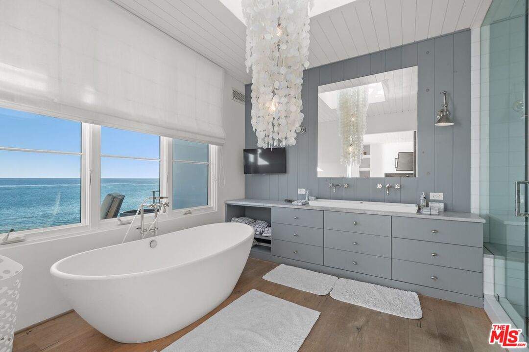Malibu, California, 90265, United States, 3 Bedrooms Bedrooms, ,3 BathroomsBathrooms,Residential,For Sale,1918714