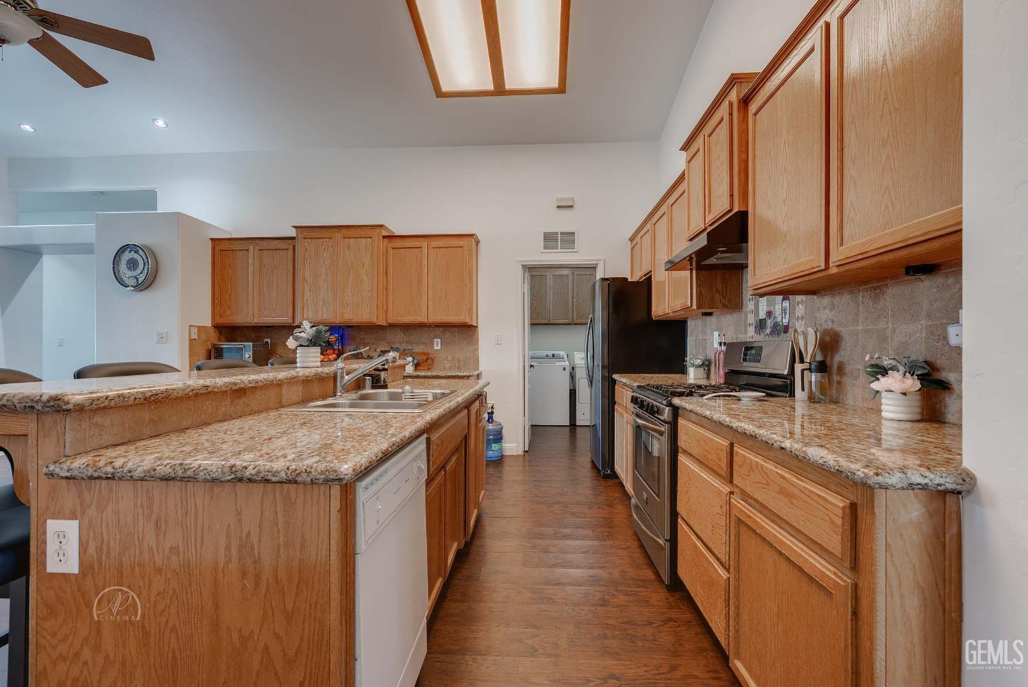 Bakersfield, California, 93312, United States, 4 Bedrooms Bedrooms, ,2 BathroomsBathrooms,Residential,For Sale,1931687