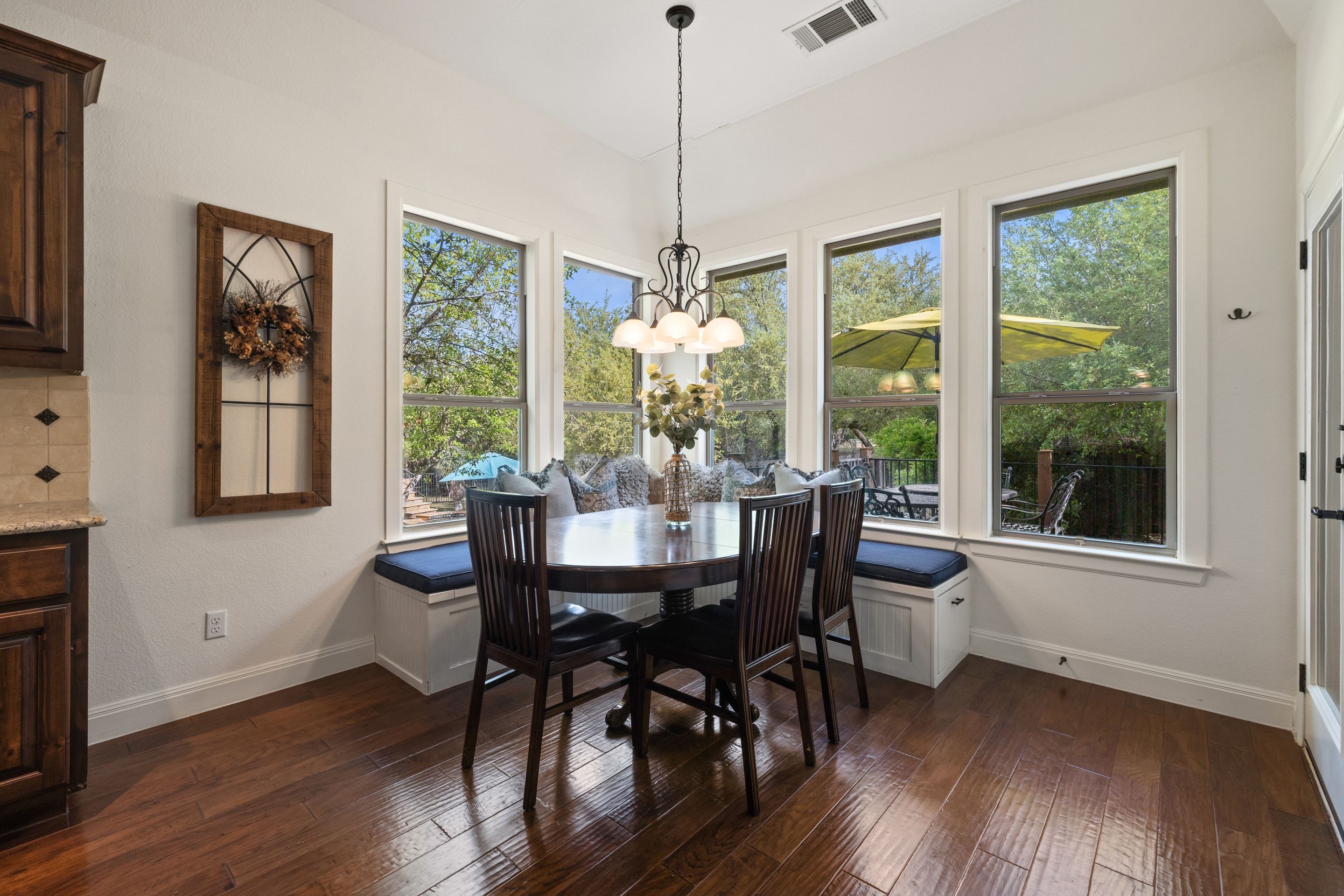  Refined Rocky Creek Living with Private Backyard Oasis - 物件實景