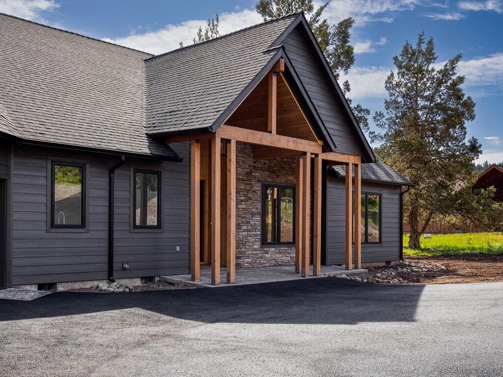 Klamath Falls, Oregon, 97601, United States, 3 Bedrooms Bedrooms, ,3 BathroomsBathrooms,Residential,For Sale,1991237