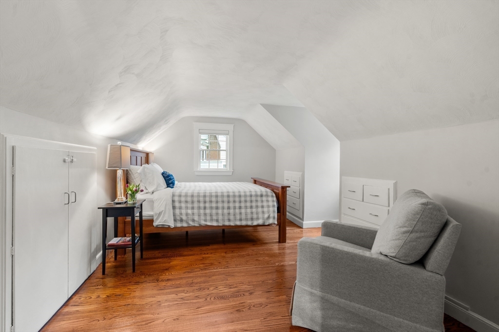 Needham, Massachusetts, 02492, United States, 4 Bedrooms Bedrooms, ,2 BathroomsBathrooms,Residential,For Sale,1987810