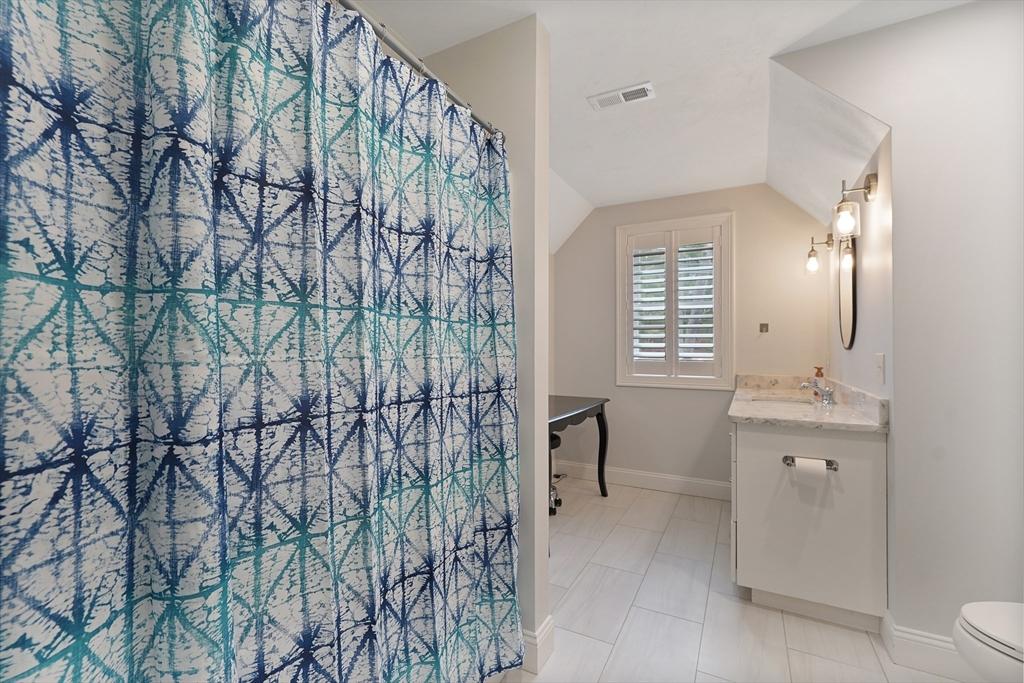Sturbridge, Massachusetts, 01566, United States, 4 Bedrooms Bedrooms, ,4 BathroomsBathrooms,Residential,For Sale,1801654