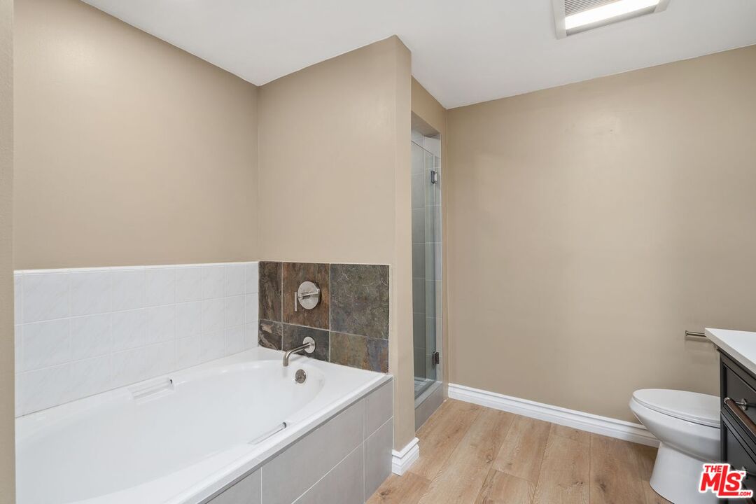 West Hollywood, California, 90048, United States, 2 Bedrooms Bedrooms, ,3 BathroomsBathrooms,Residential,For Sale,1762053