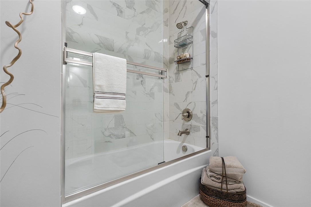 South Side, Pennsylvania, 15203, United States, 2 Bedrooms Bedrooms, ,3 BathroomsBathrooms,Residential,For Sale,1991307