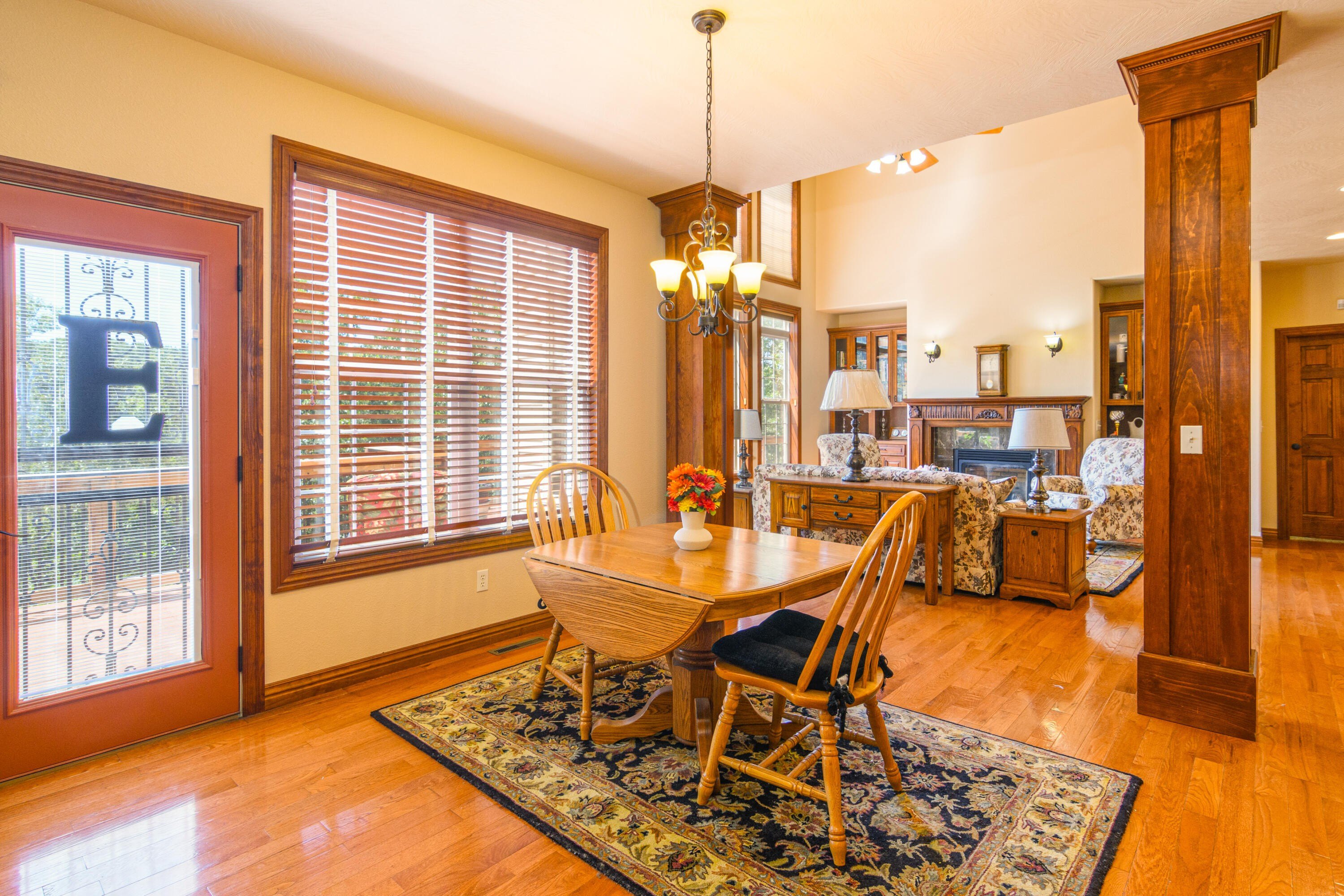 Walnut Shade, Missouri, 65771, United States, 6 Bedrooms Bedrooms, ,5 BathroomsBathrooms,Residential,For Sale,1975828