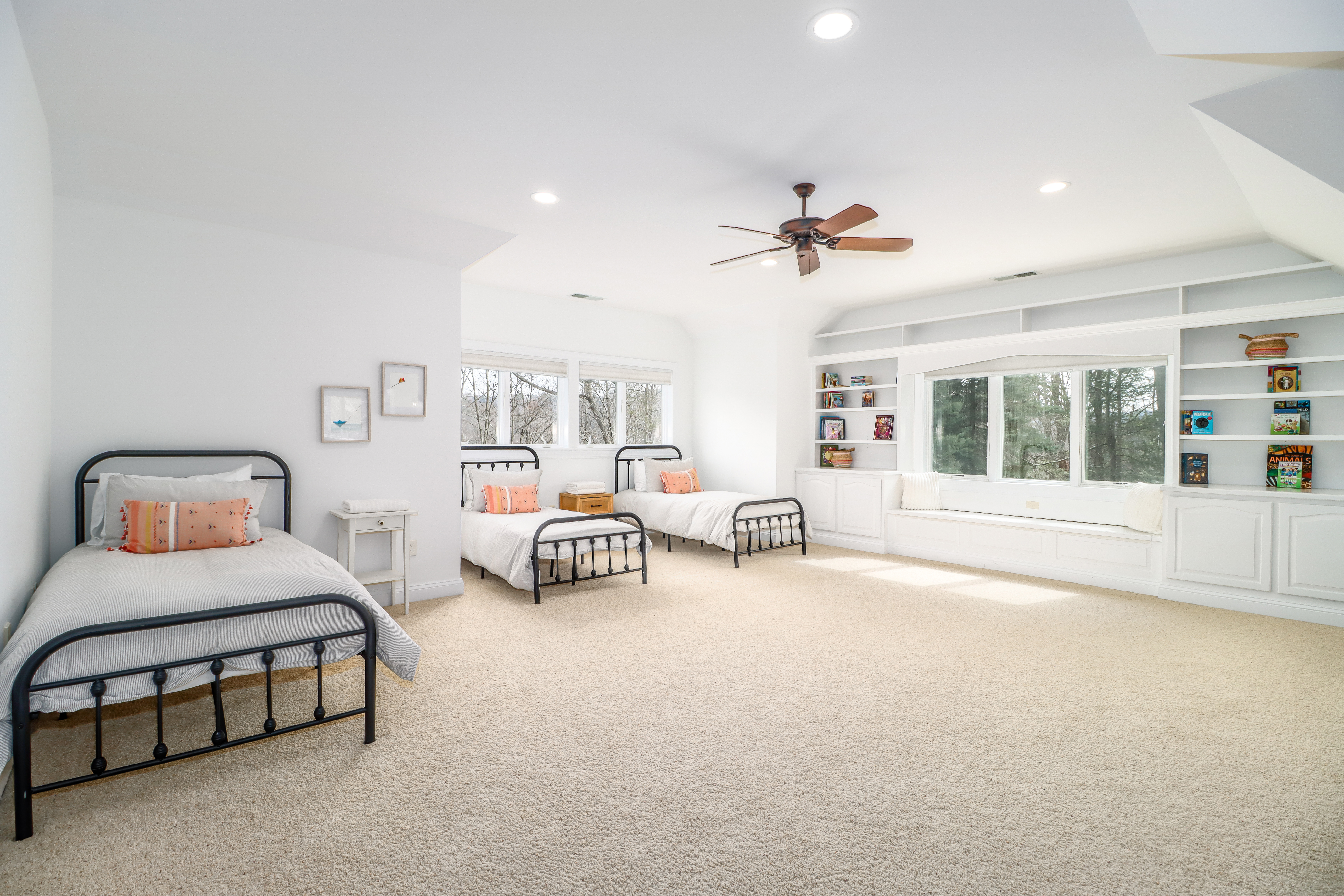  Lake Lillinonah Living, Elevated by Privacy and Scale - 物件實景