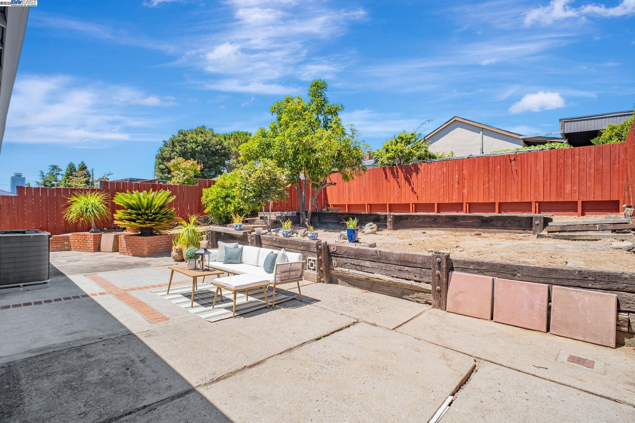 Castro Valley, California, 94546, United States, 3 Bedrooms Bedrooms, ,2 BathroomsBathrooms,Residential,For Sale,1901037