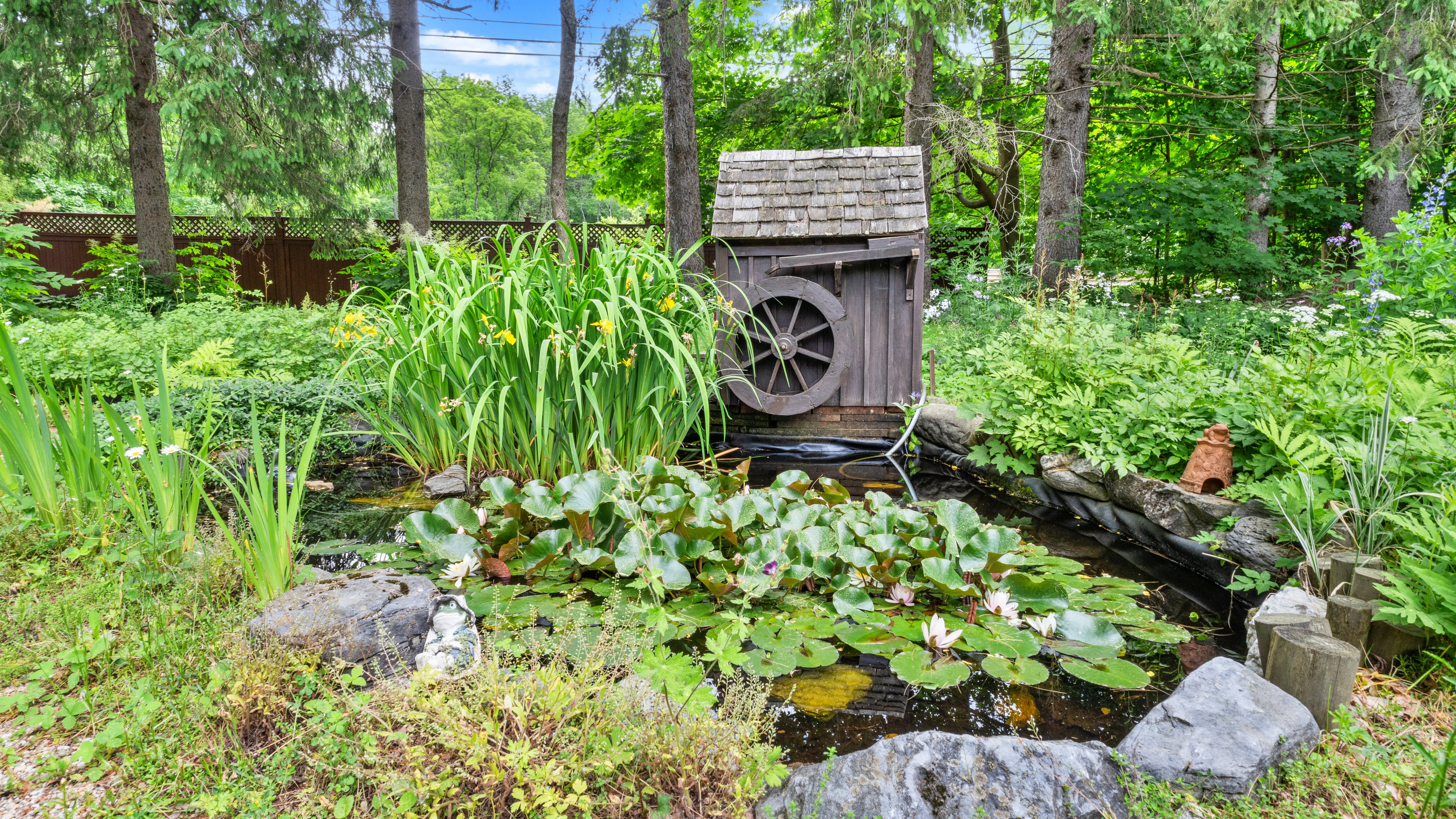  13-Acre Historic Estate with Modern Upgrades + Barn & Studio - 物件實景