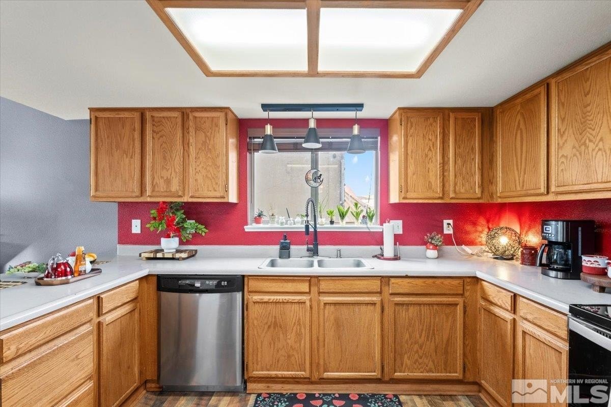 Sparks, Nevada, 89436, United States, 3 Bedrooms Bedrooms, ,3 BathroomsBathrooms,Residential,For Sale,1943111