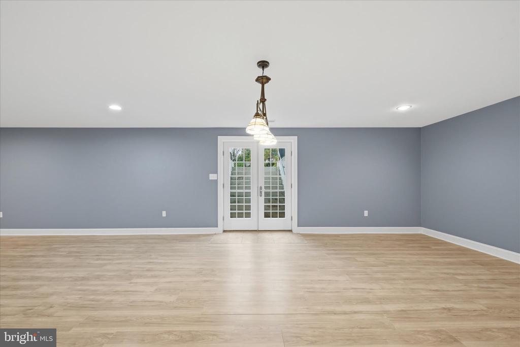 Winchester, Virginia, 22602, United States, 6 Bedrooms Bedrooms, ,5 BathroomsBathrooms,Residential,For Sale,2032756