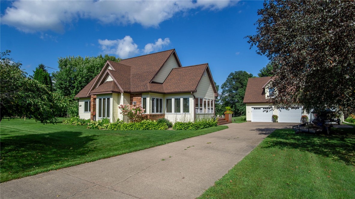 Bloomer, Wisconsin, 54724, United States, 4 Bedrooms Bedrooms, ,3 BathroomsBathrooms,Residential,For Sale,1983863