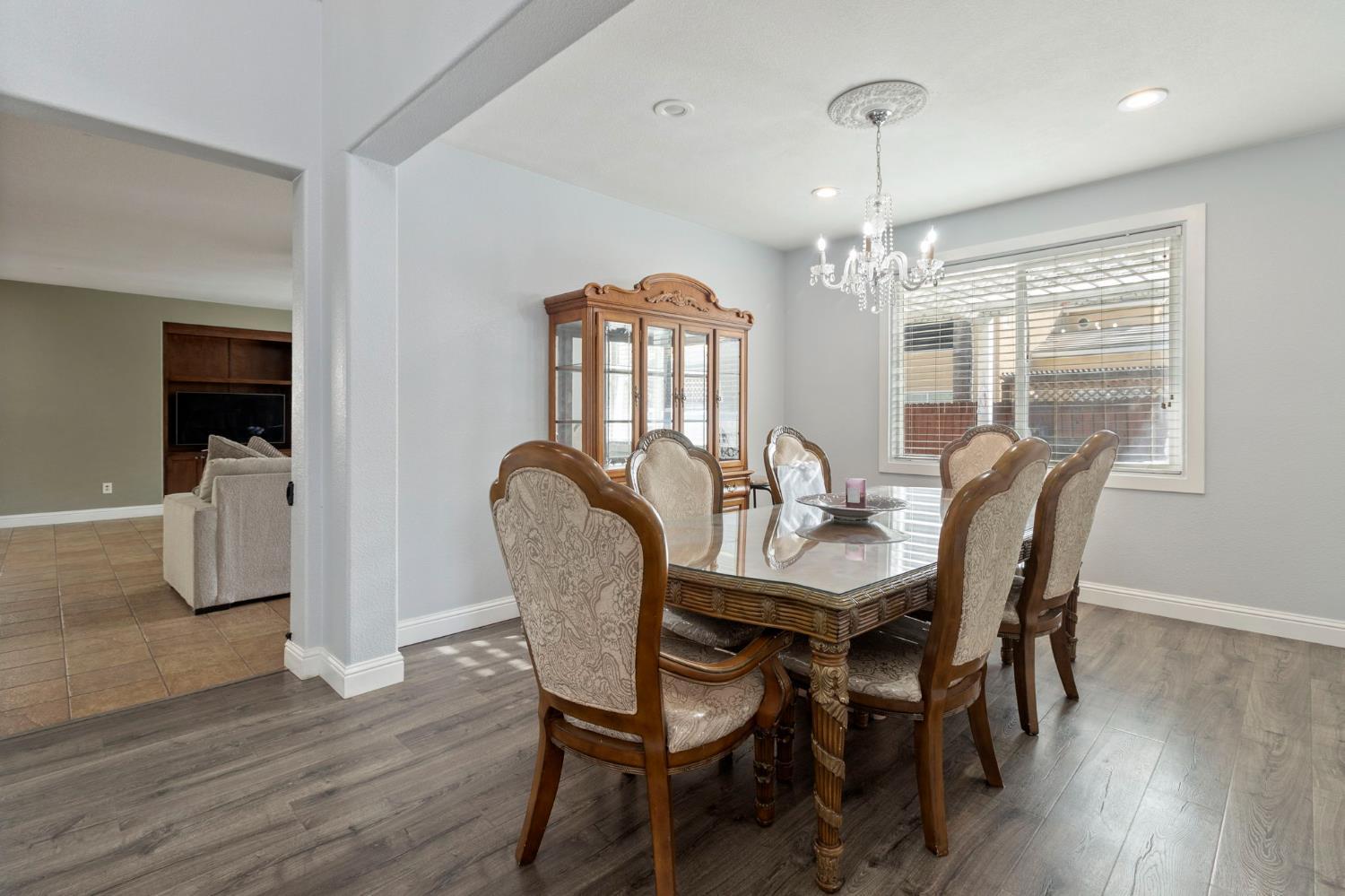 Patterson, California, 95363, United States, 5 Bedrooms Bedrooms, ,3 BathroomsBathrooms,Residential,For Sale,1982239