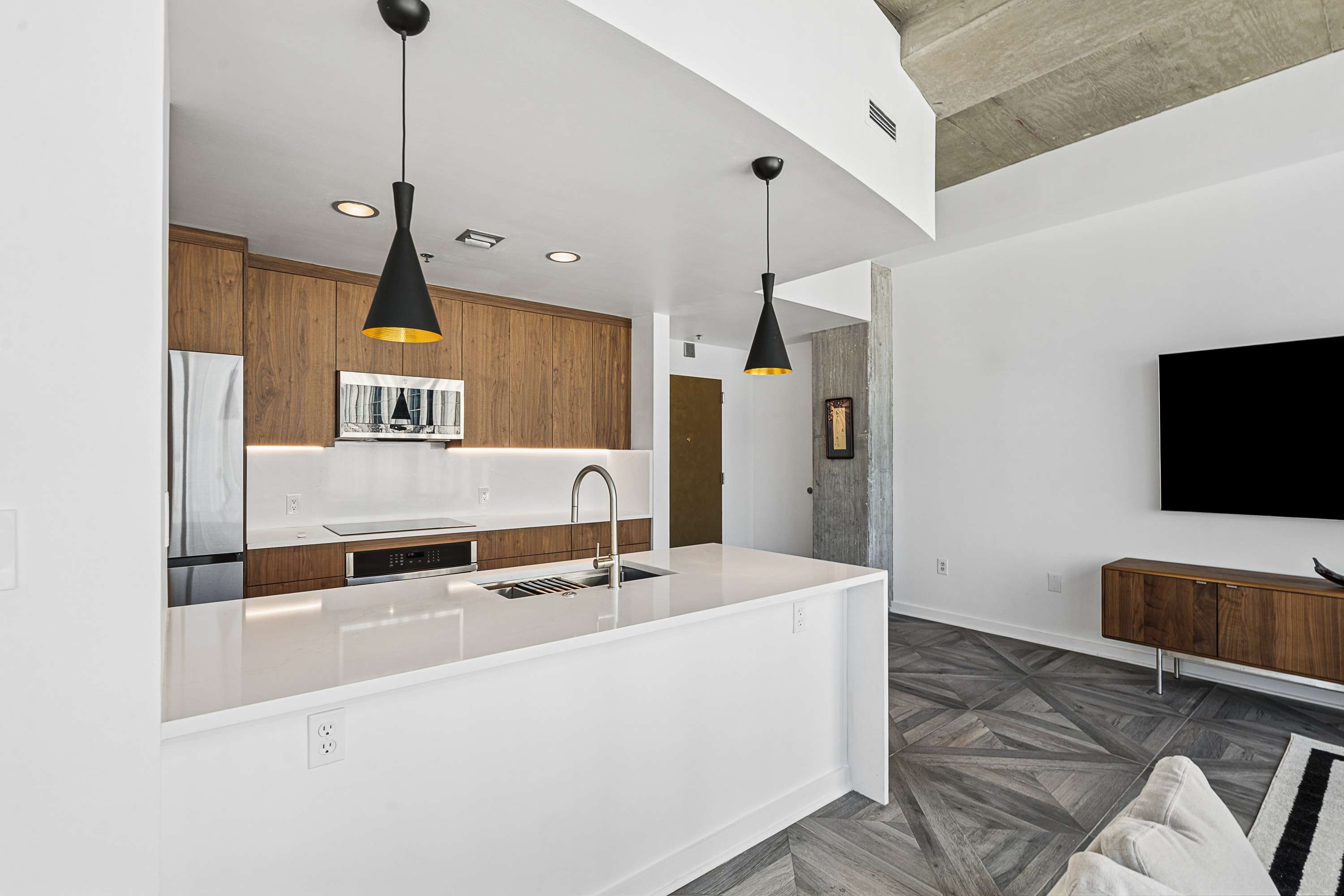  Beautifully Renovated Corner Residence at Metropolis North - 物件實景