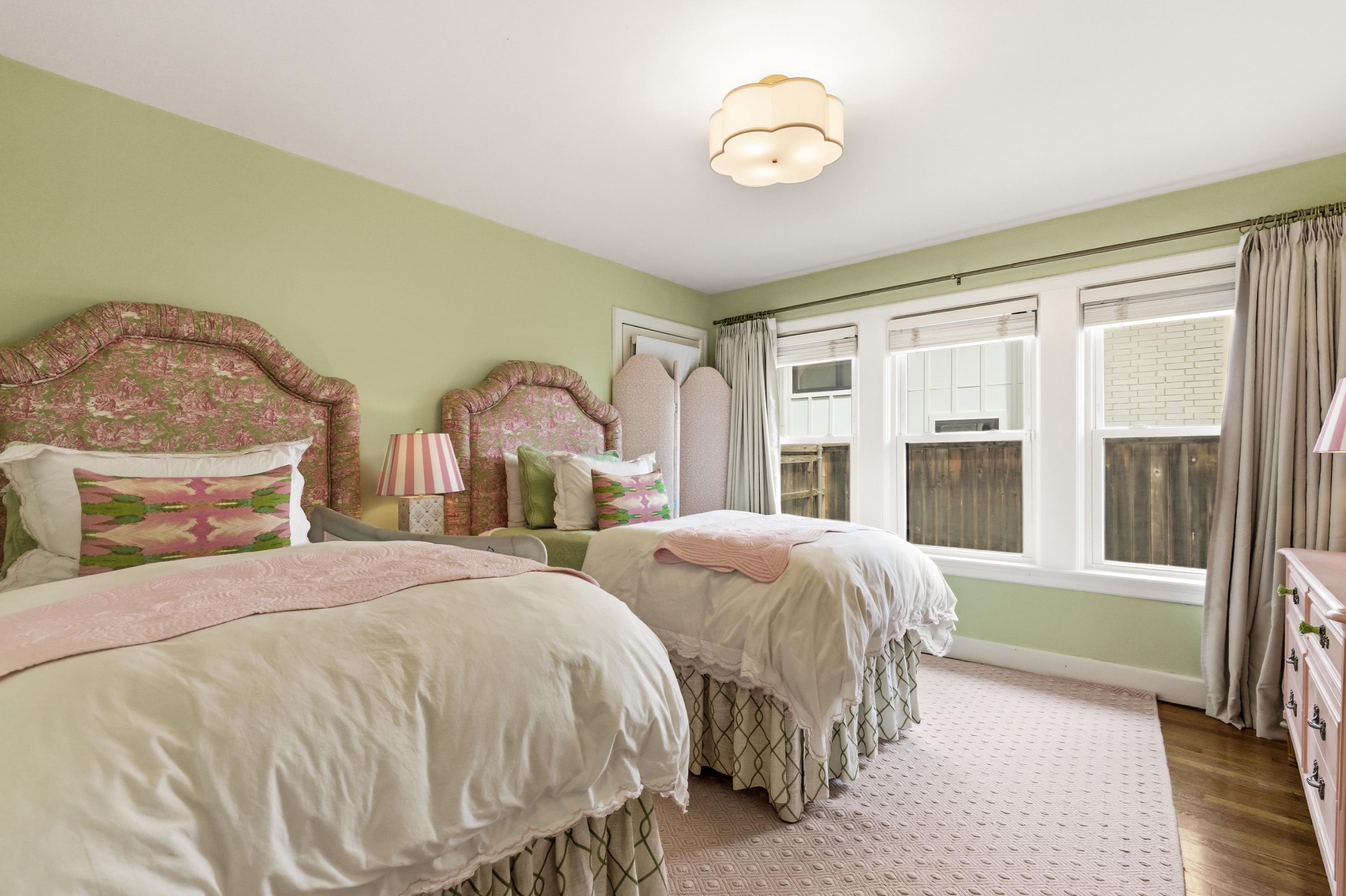  Charming Updated Tudor In Lakewood - 物件實景