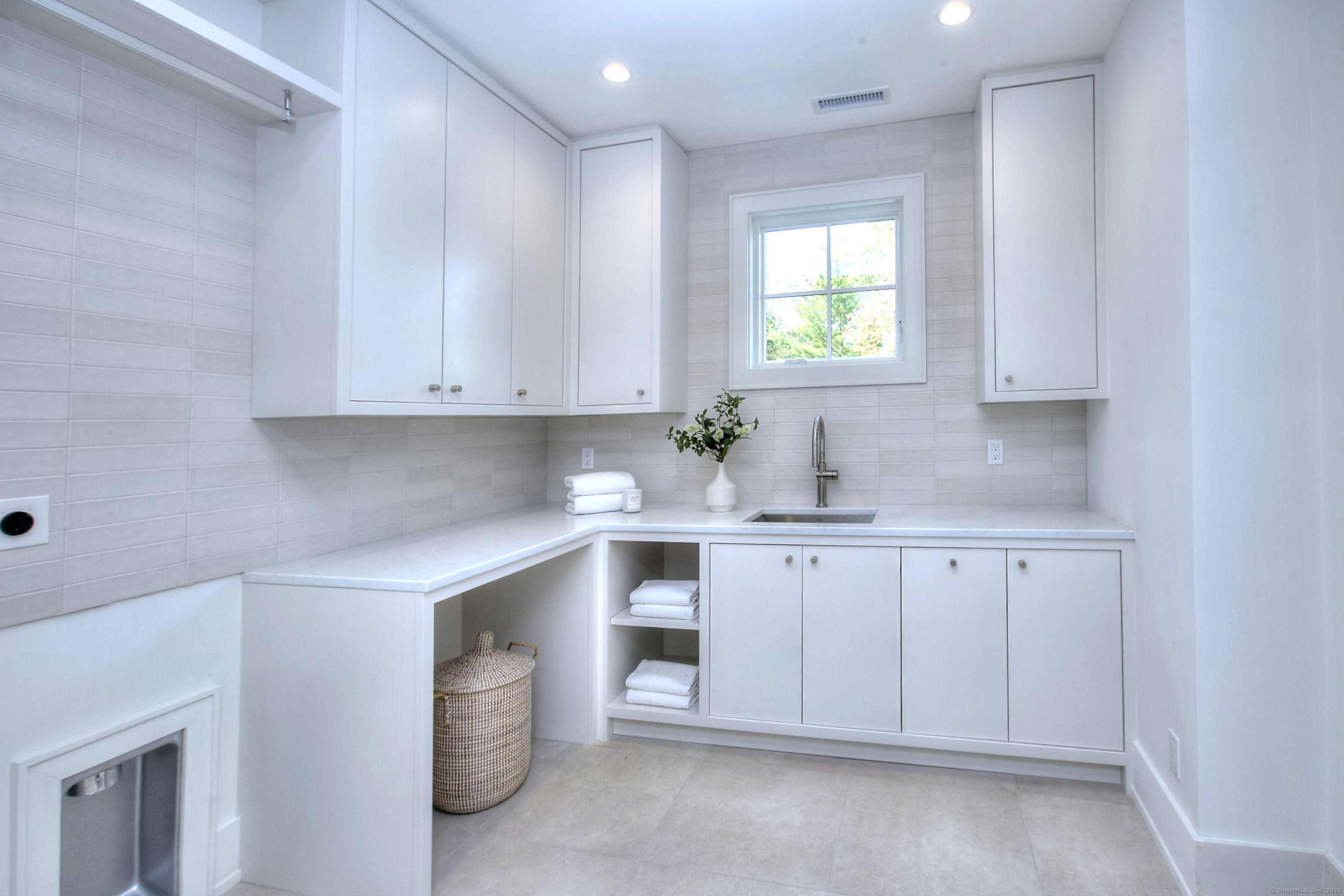 Westport, Connecticut, 06880, United States, 6 Bedrooms Bedrooms, ,9 BathroomsBathrooms,Residential,For Sale,1960776