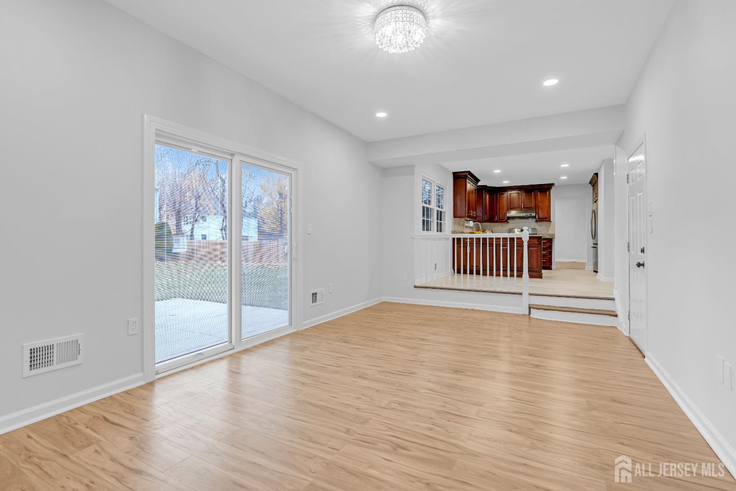 East Brunswick, New Jersey, 08816, United States, 3 Bedrooms Bedrooms, ,3 BathroomsBathrooms,Residential,For Sale,2001983