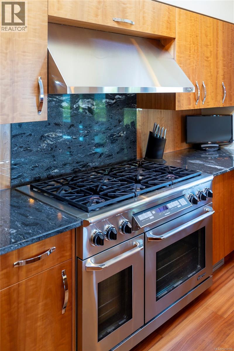 CENTRAL SAANICH, British Columbia, V8M 1S2, CA, 3 Bedrooms Bedrooms, ,4 BathroomsBathrooms,Residential,For Sale,1947352