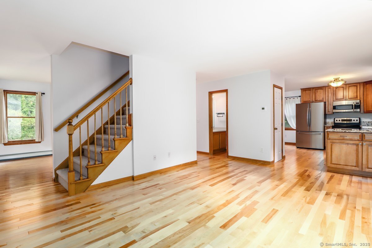 New Milford, Connecticut, 06776, United States, 3 Bedrooms Bedrooms, ,3 BathroomsBathrooms,Residential,For Sale,1958053