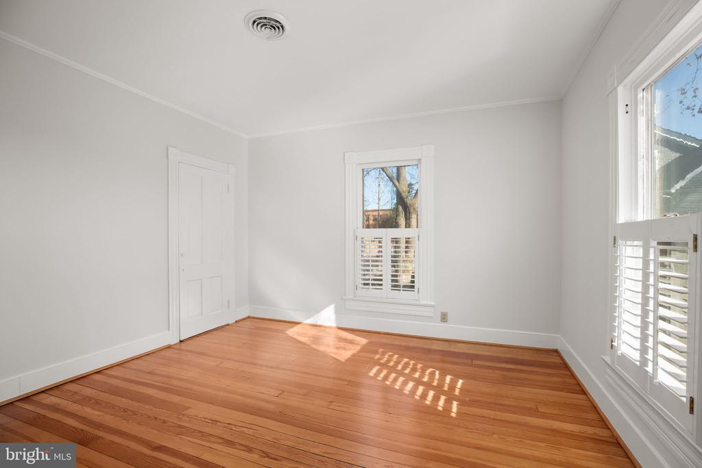 Fredericksburg, Virginia, 22401, United States, 4 Bedrooms Bedrooms, ,2 BathroomsBathrooms,Residential,For Sale,2001681