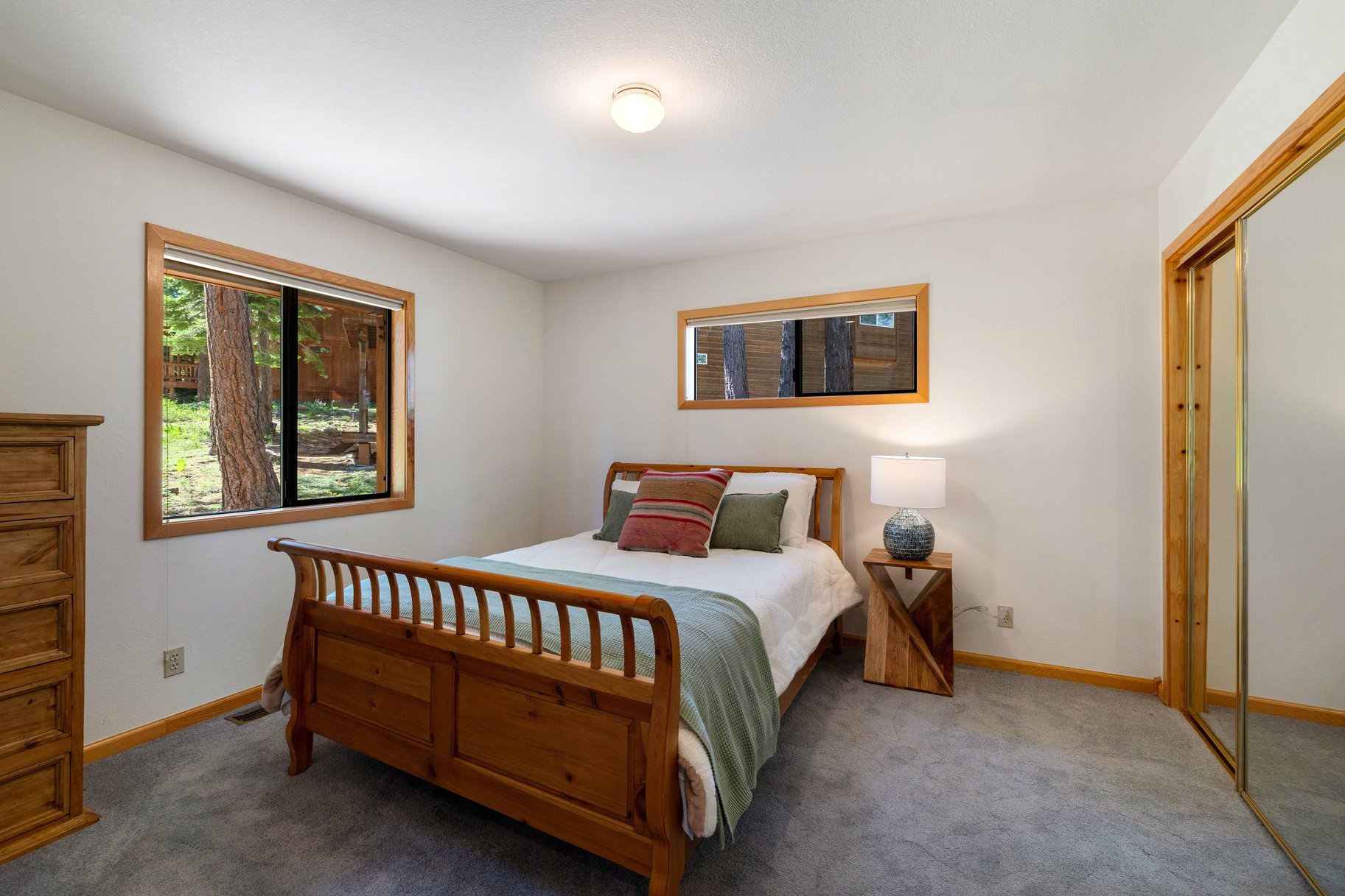  Sunlit Tahoe Donner Home with Spacious Rooms - 物件實景