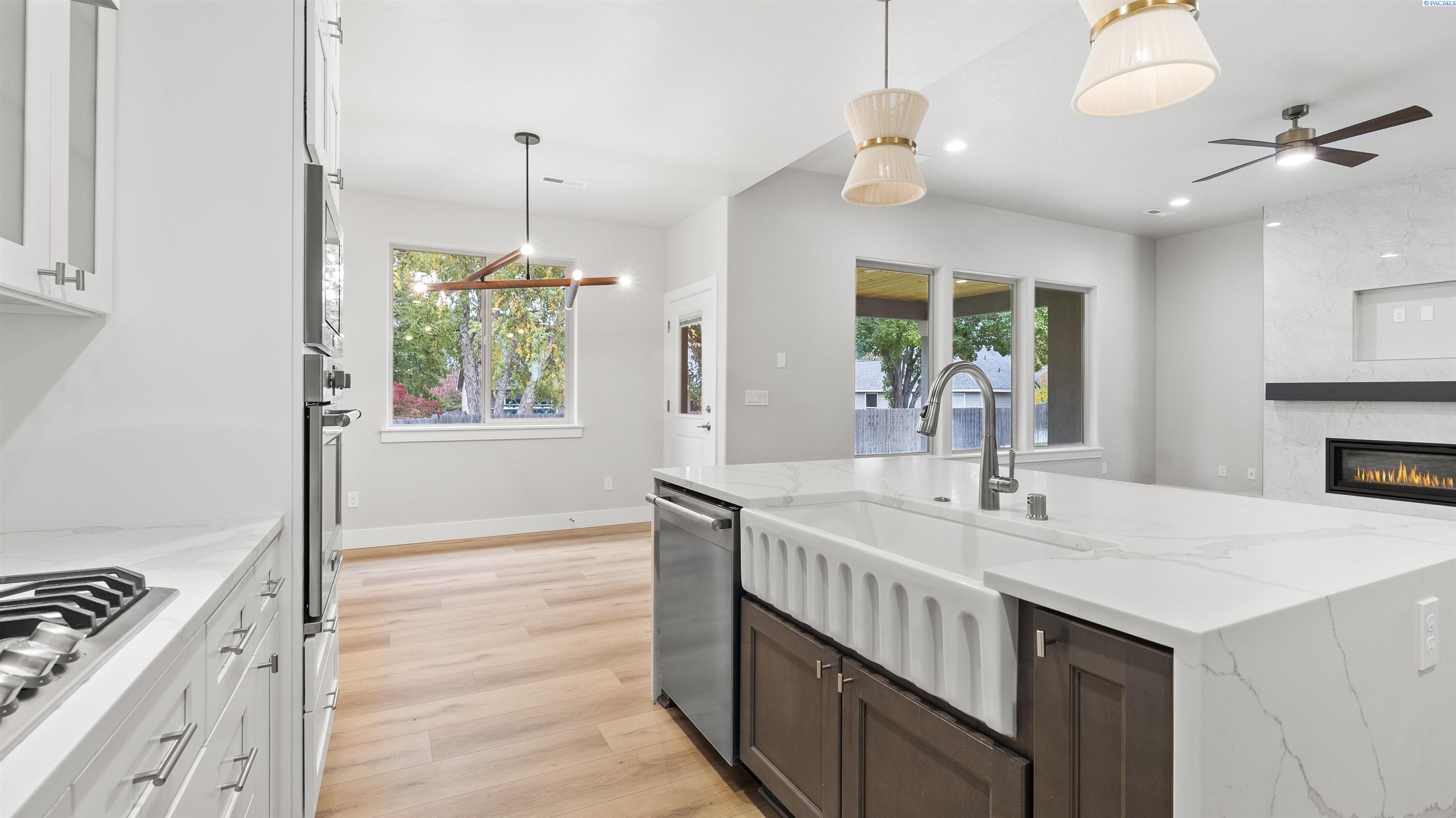 Richland, Washington, 99352, United States, 3 Bedrooms Bedrooms, ,2 BathroomsBathrooms,Residential,For Sale,1991742