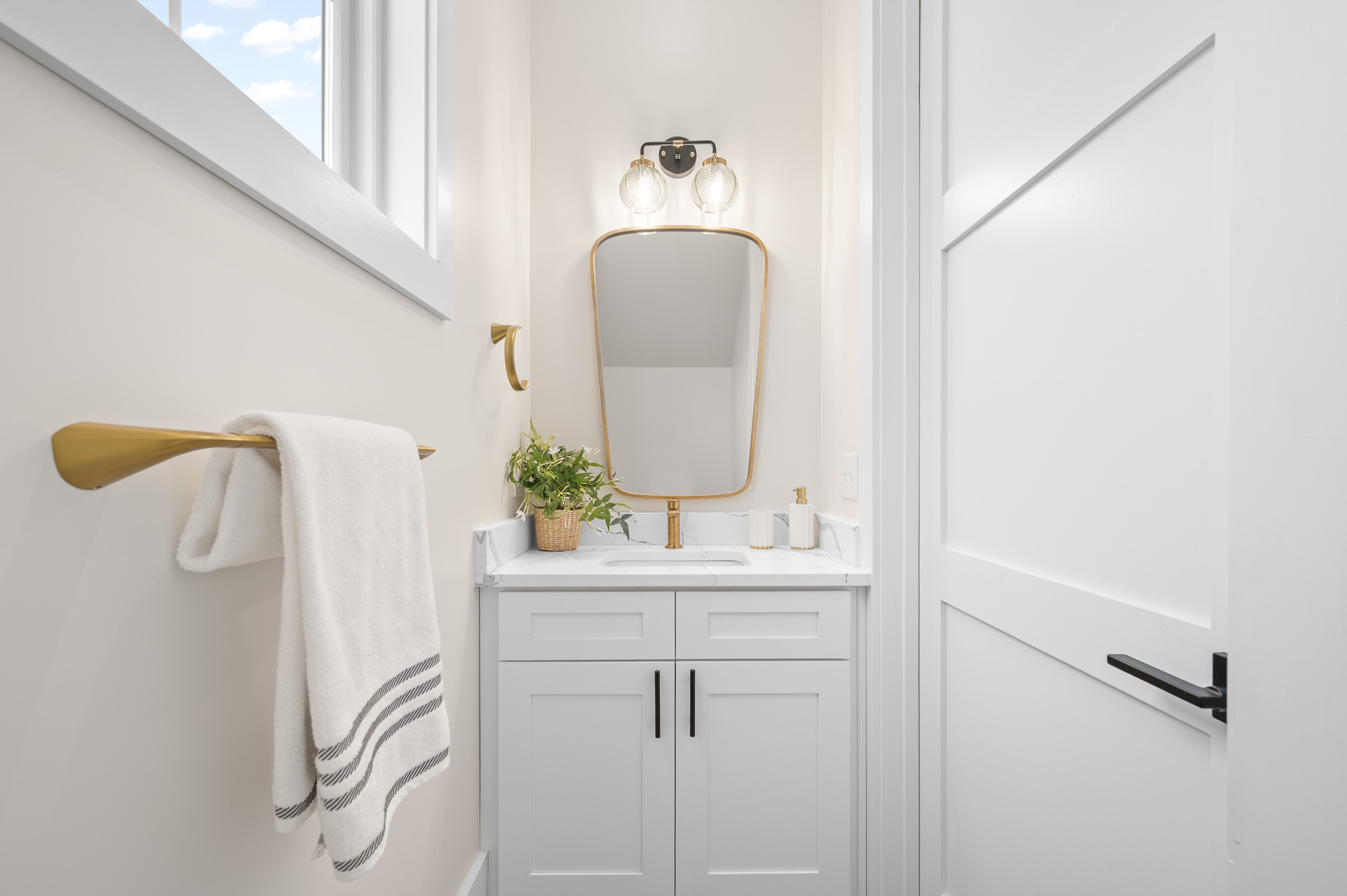 Goode, Virginia, 24556, United States, 3 Bedrooms Bedrooms, ,3 BathroomsBathrooms,Residential,For Sale,2005449