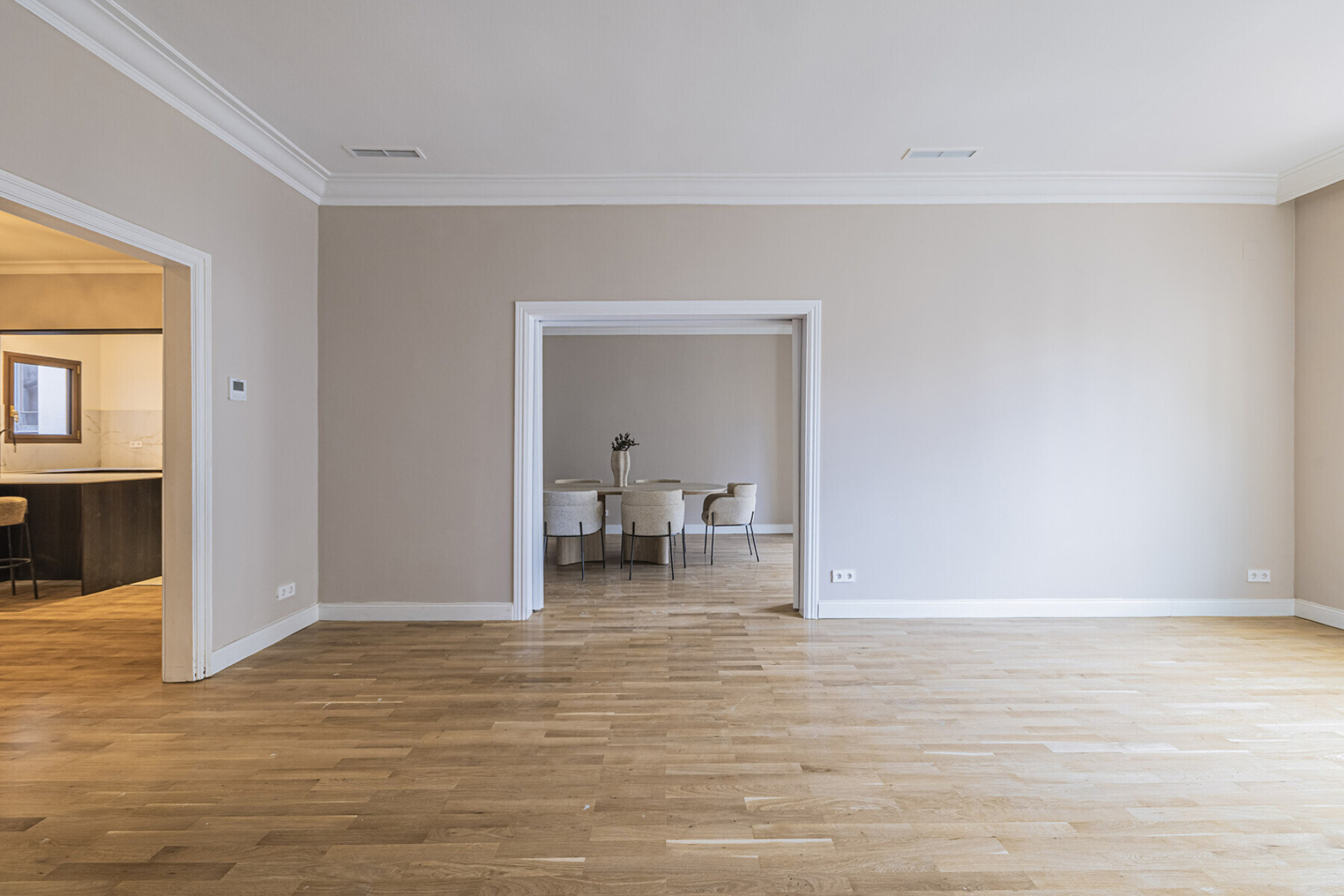  Renovated high-rise apartment in a stately building in Eixample. - 物件實景