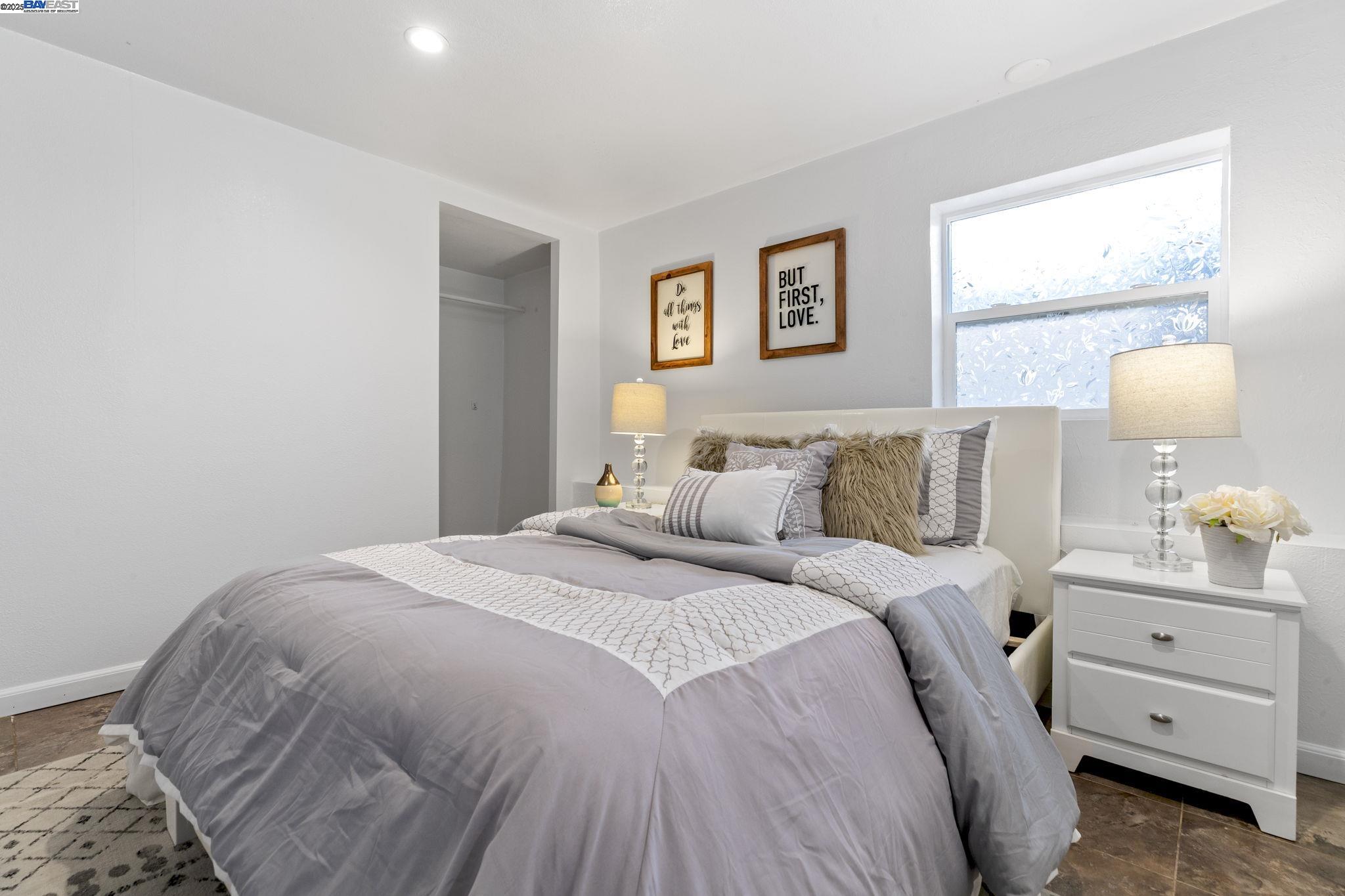 Oakland, California, 94606, United States, 3 Bedrooms Bedrooms, ,2 BathroomsBathrooms,Residential,For Sale,1839089