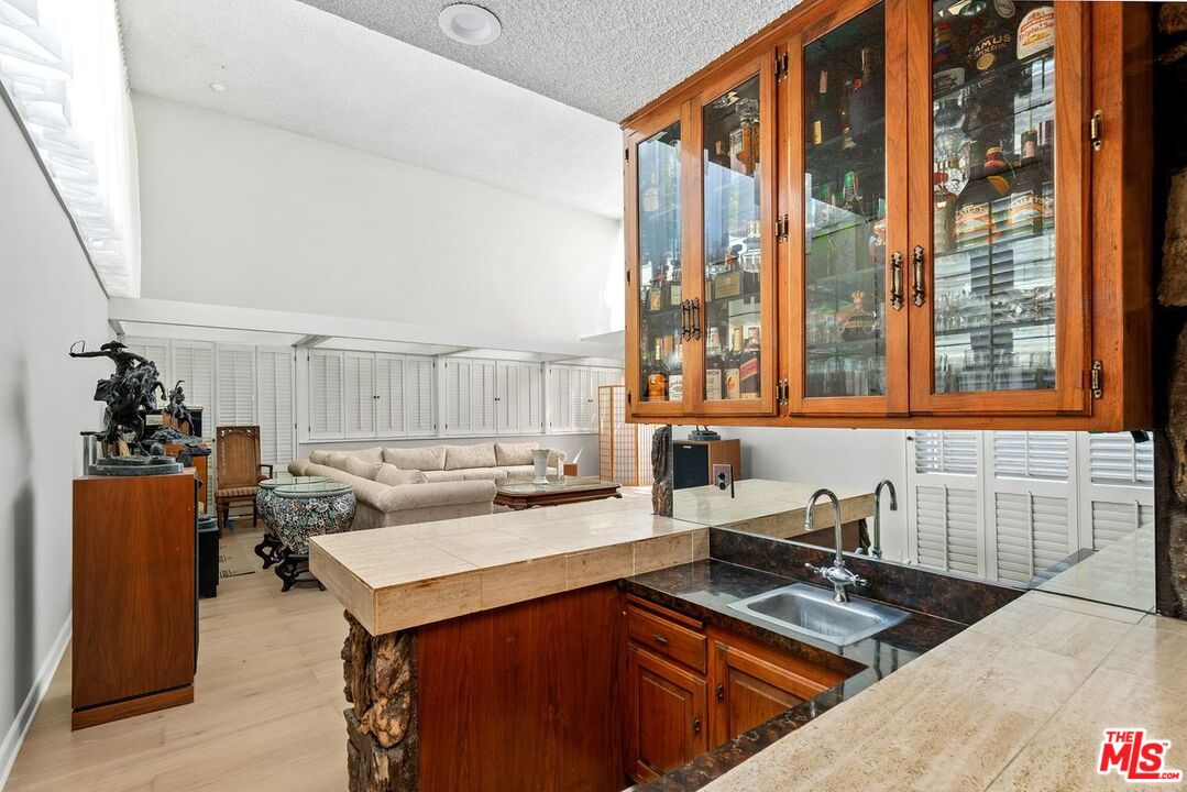 Los Angeles, California, 90056, United States, 5 Bedrooms Bedrooms, ,5 BathroomsBathrooms,Residential,For Sale,1918507