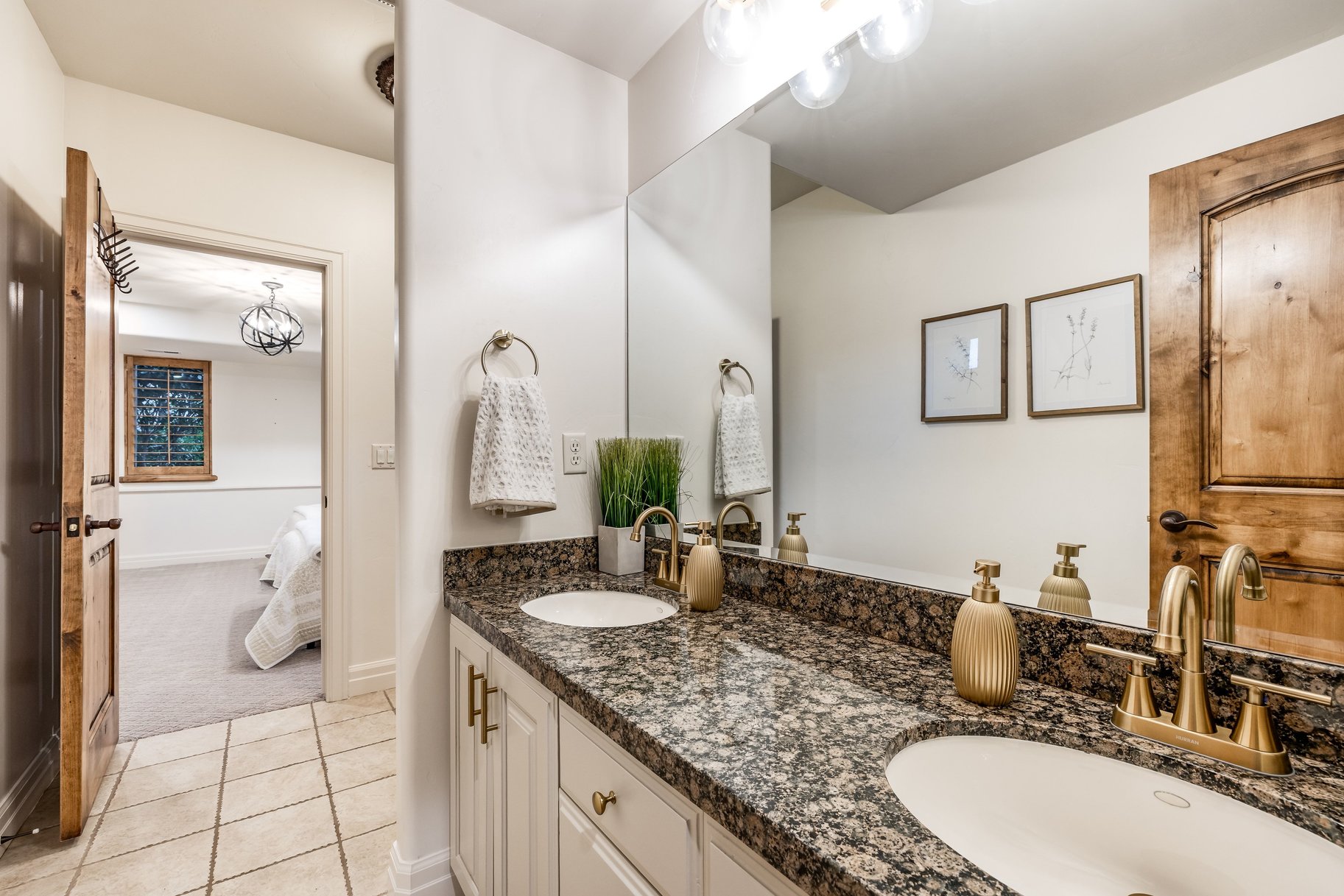  Custom 2-Story Parade Home with Dolphin Bolderscape Grotto Pool & 6 Car Garage - 物件實景