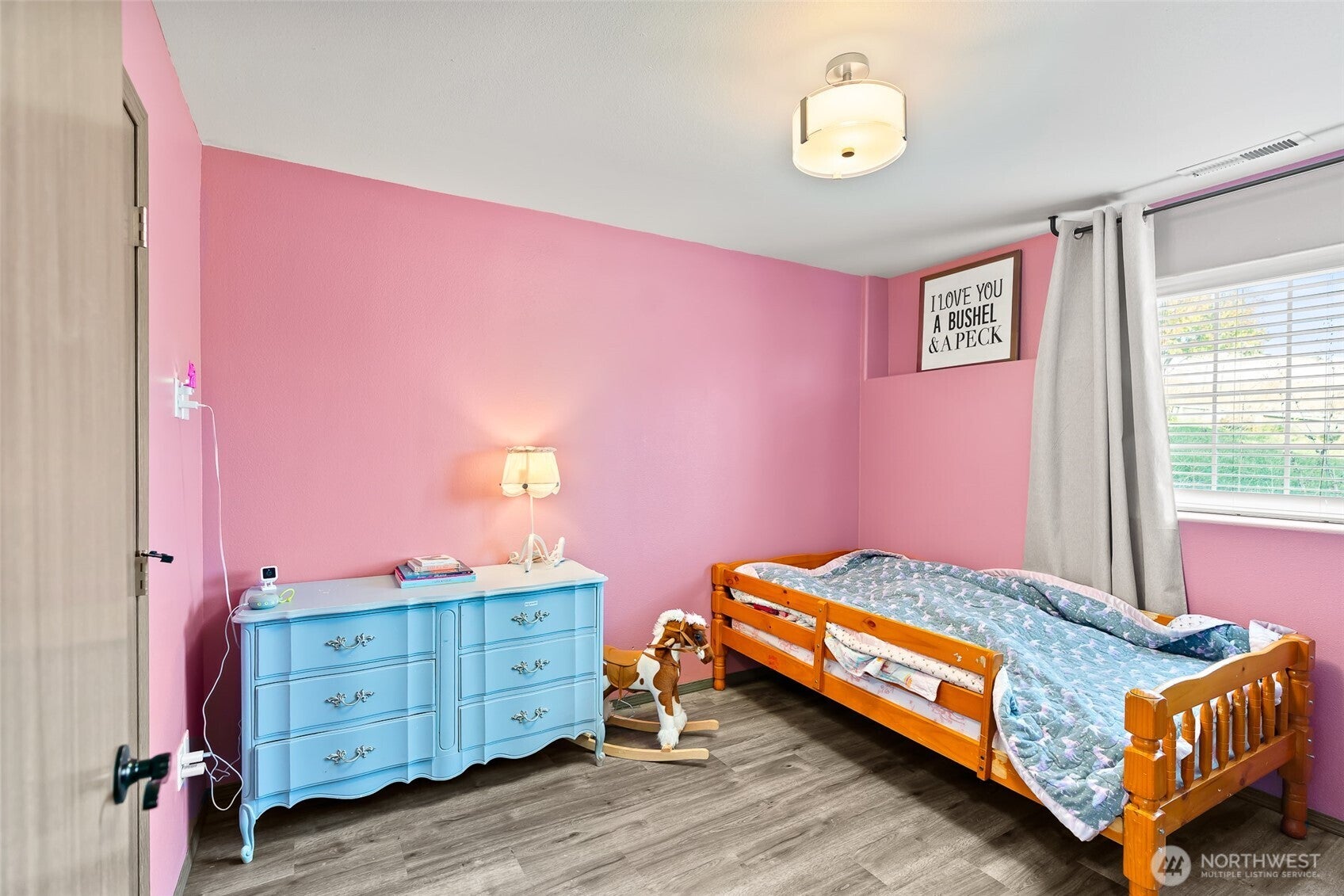 Ellensburg, Washington, 98926, United States, 6 Bedrooms Bedrooms, ,2 BathroomsBathrooms,Residential,For Sale,1992085